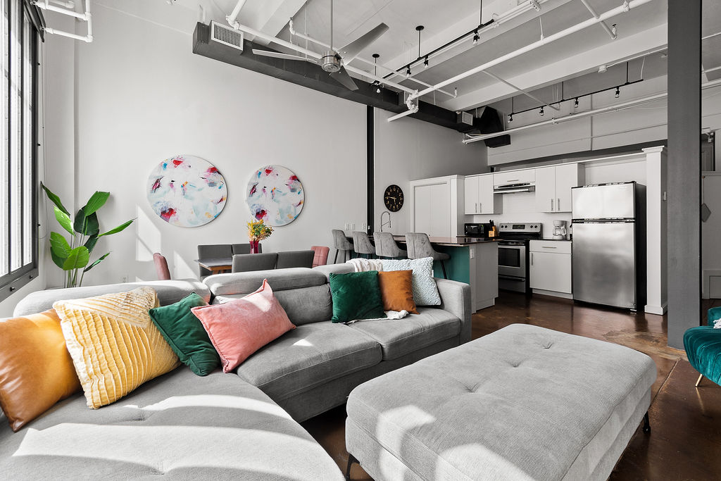 King Bed Charming DWTN FTW Loft | Sundance Square — rentals in District 9, Fort Worth