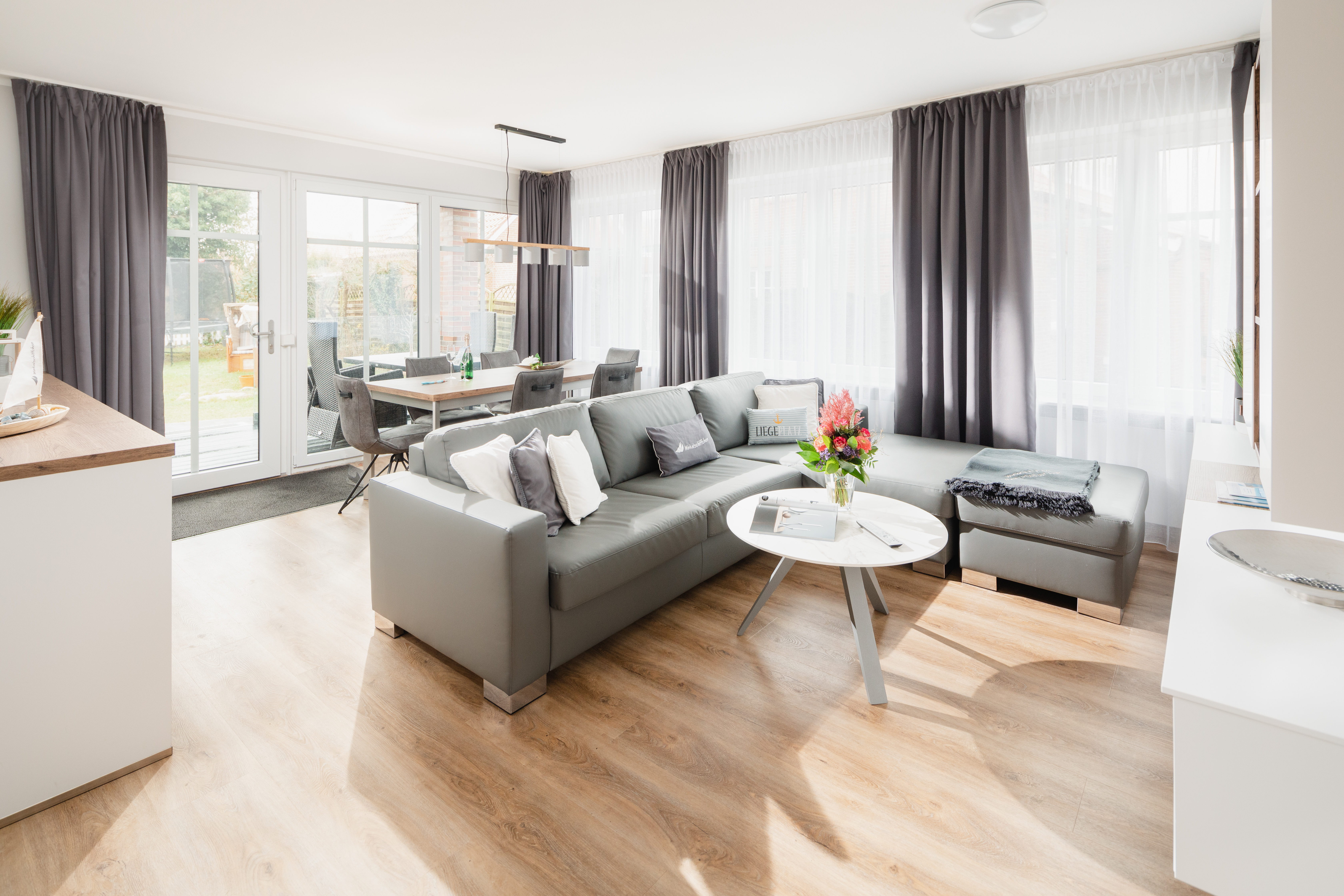 Bright welcoming apartment on the ground floor with large terrace