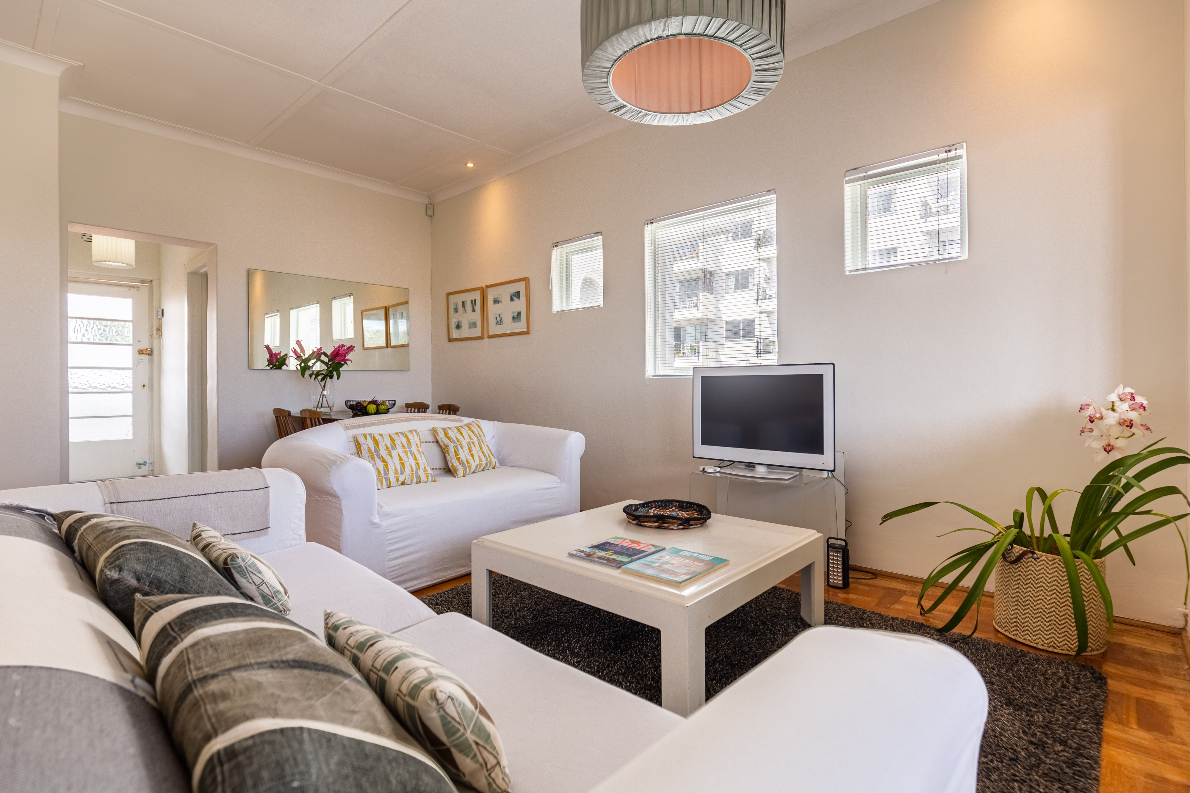 Green Point Gem| Garage Parking|Walk to Waterfront in Ward 115, Cape Town