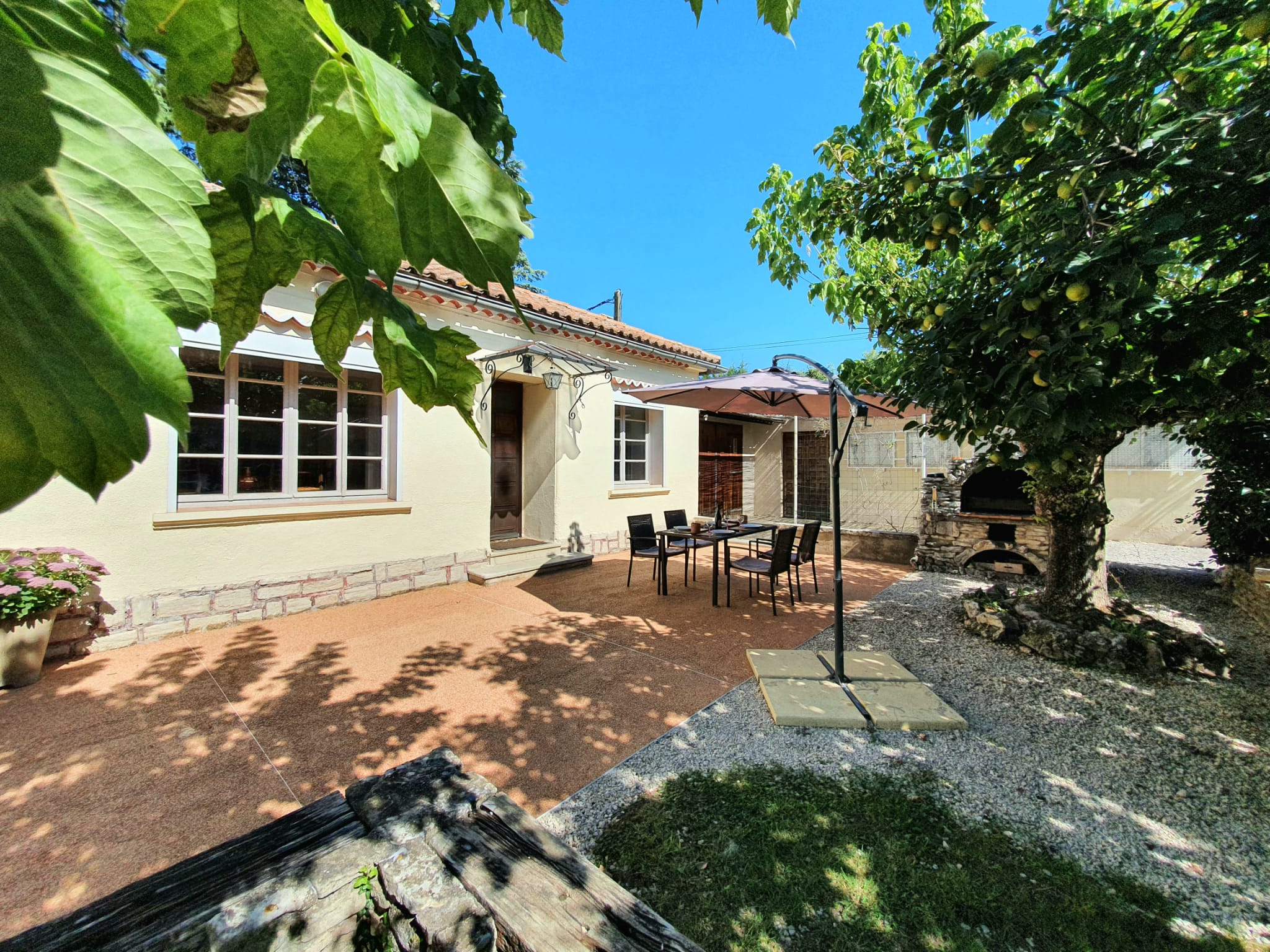 Provencal house with walled private garden