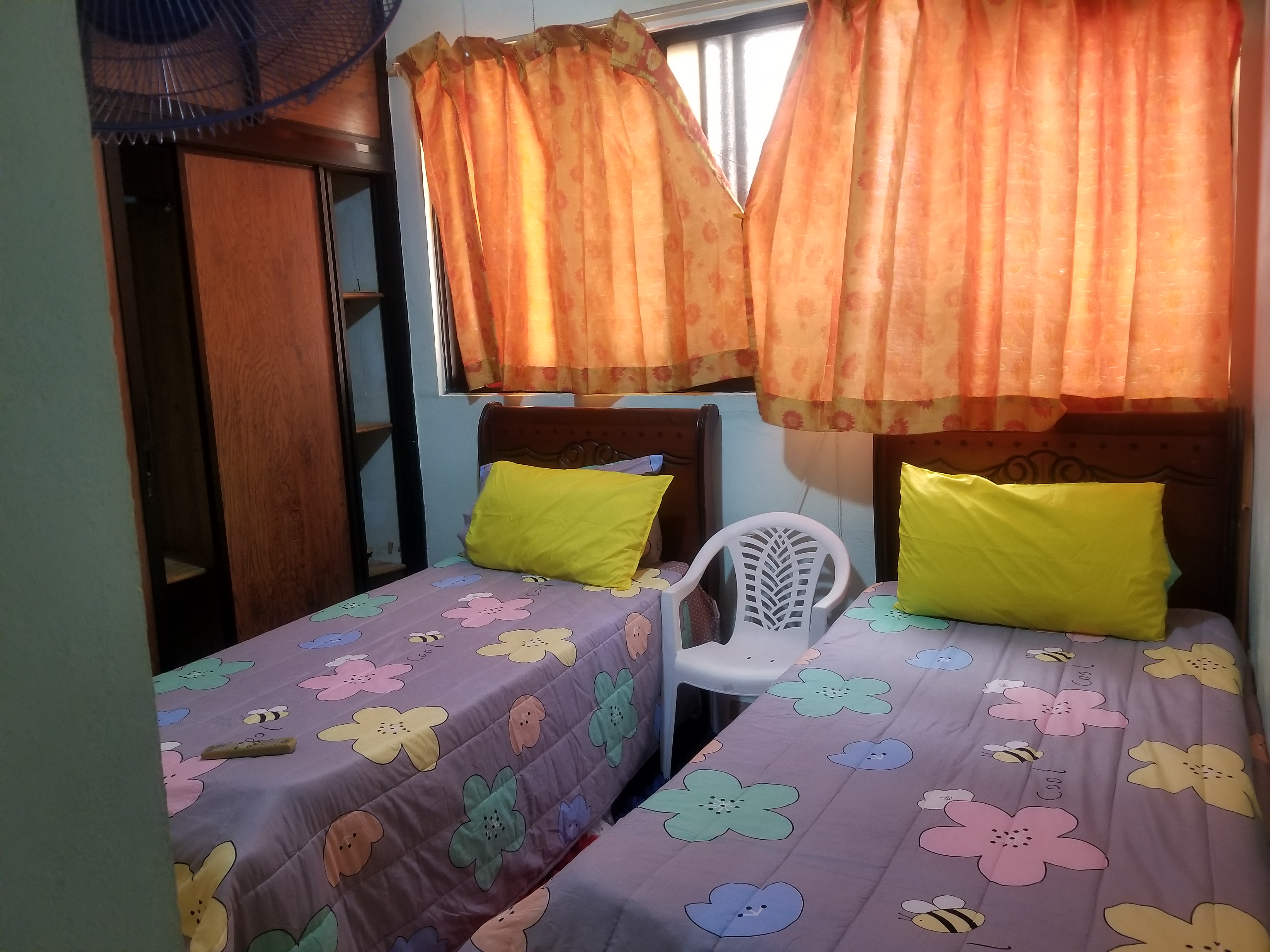 Right by the Beach: Bedroom with Private Bathroom