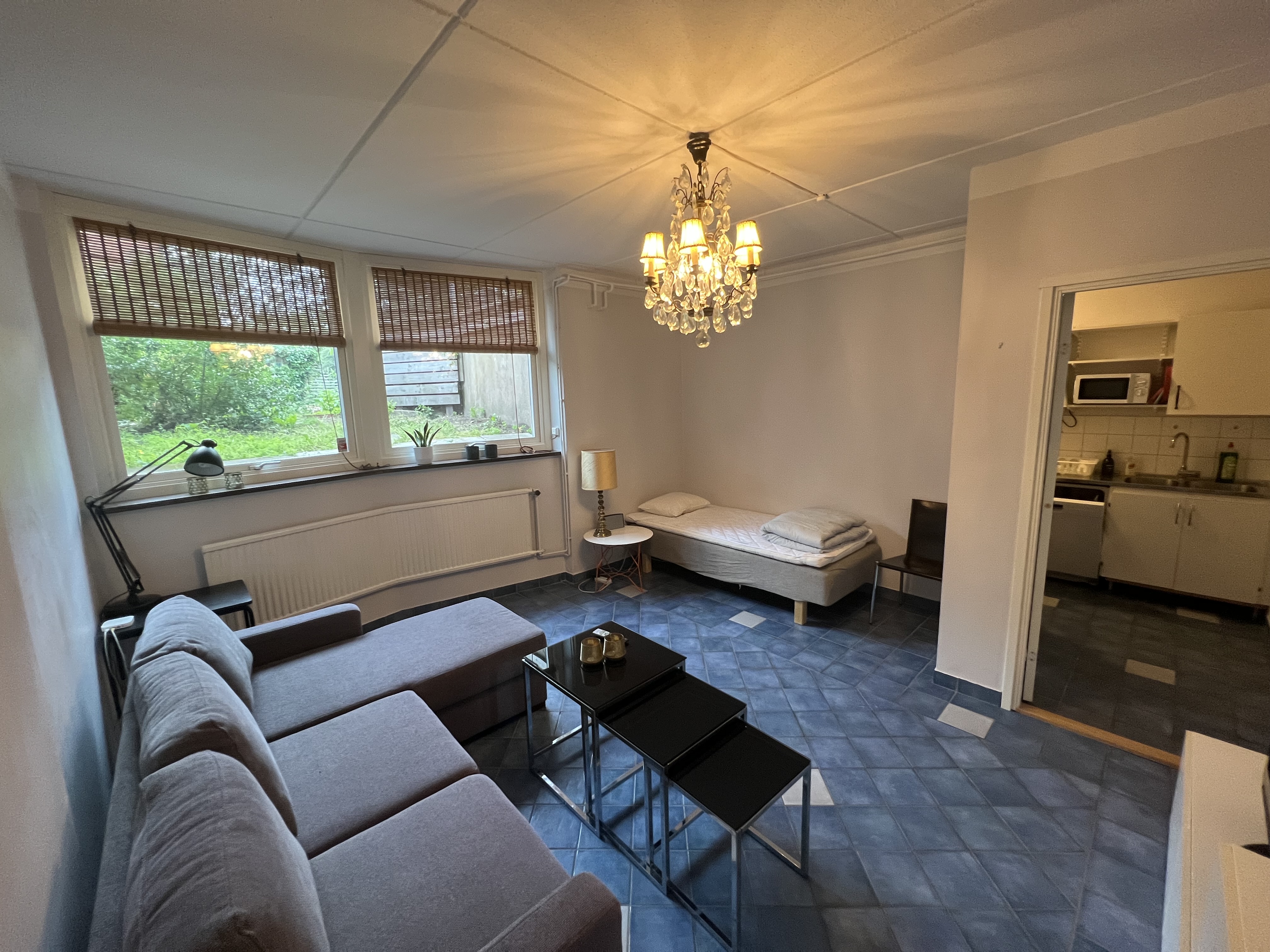 Furnished apt, 1 km from the city center.