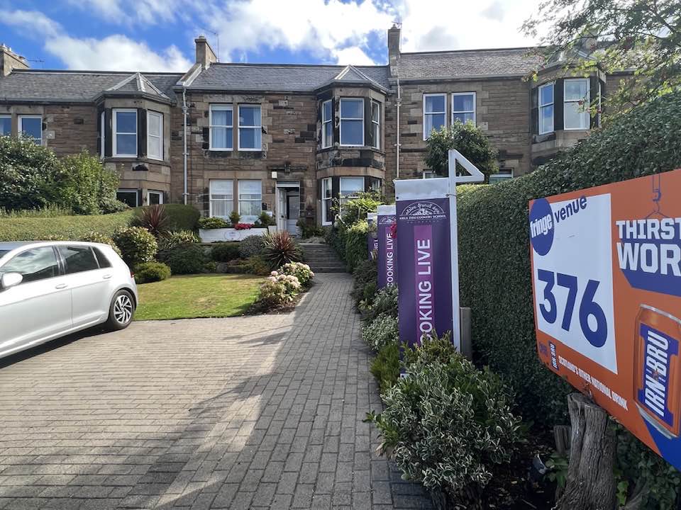 2. High quality bed in good area. Curfew 2 am. in Liberton West and Braid Hills, Edinburgh