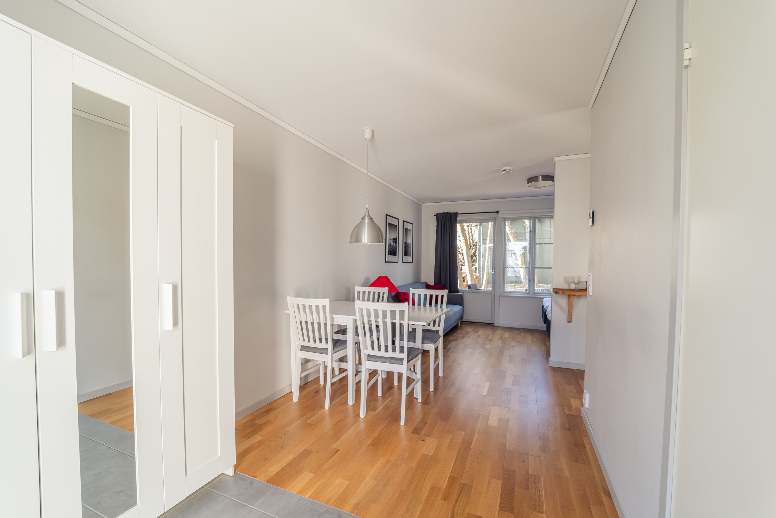 1 room & kitchen in quiet location just outside the ring wall