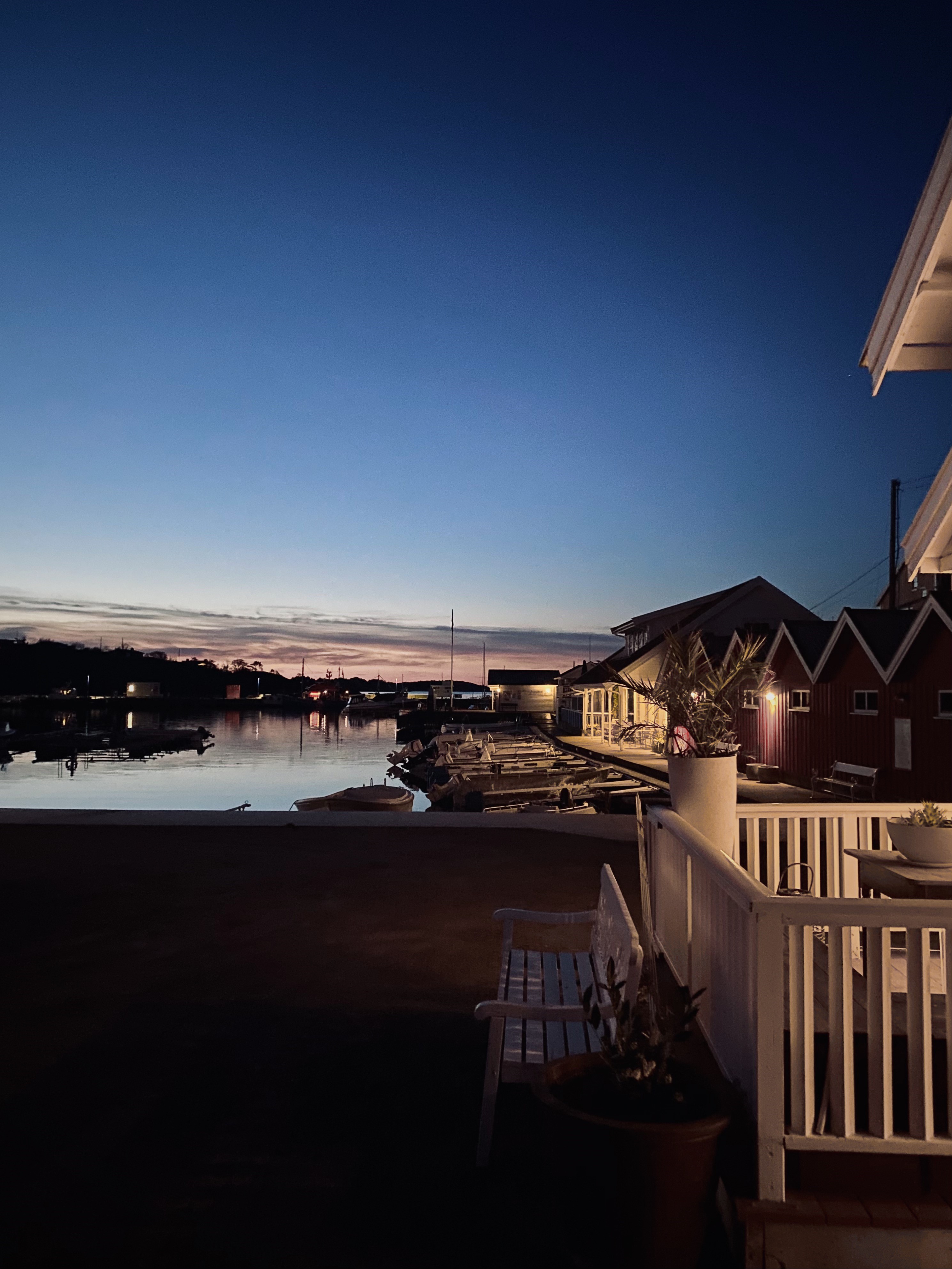 Gallery Gudem,  right on the waterfront.