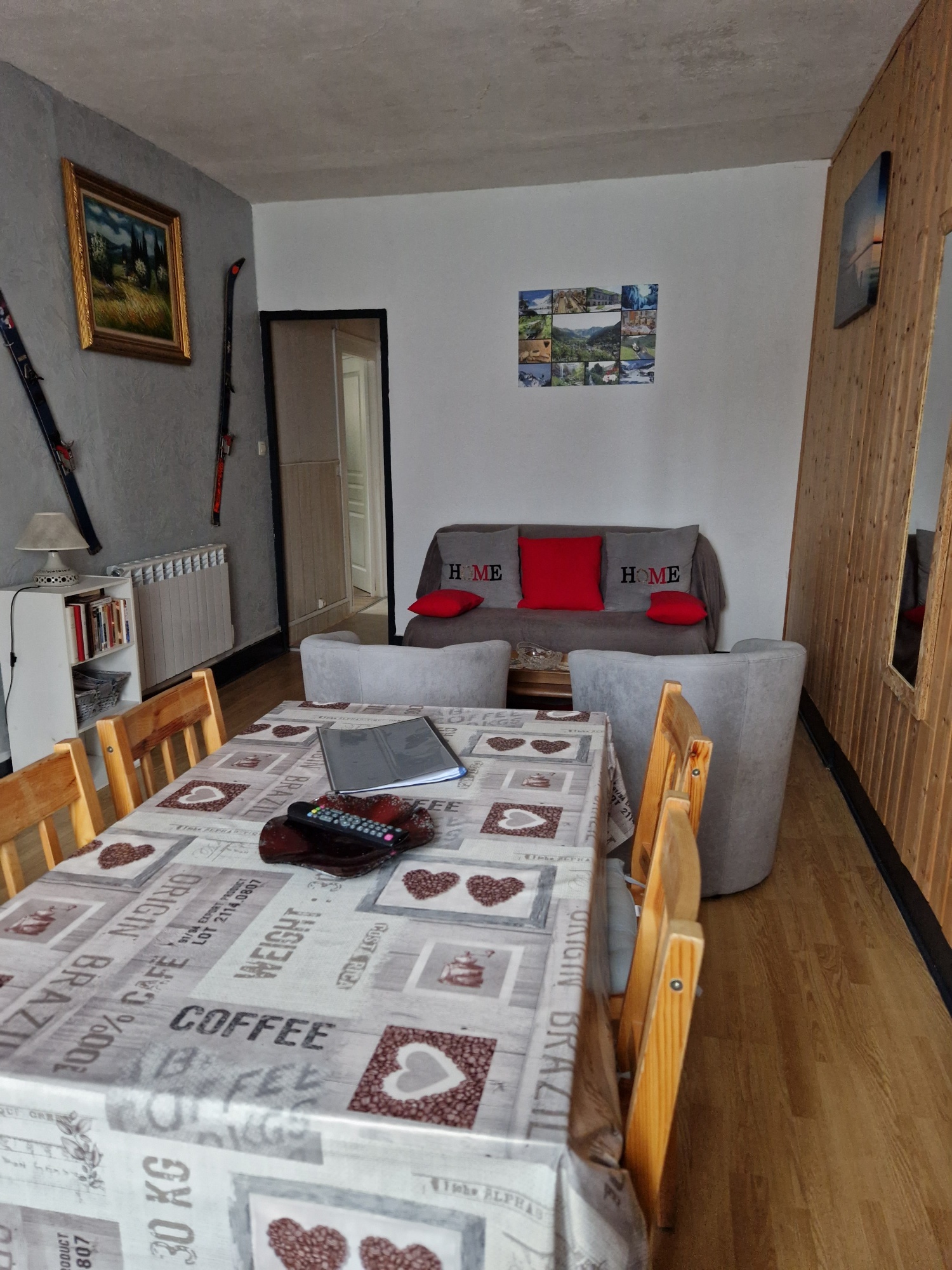 The flower house apartment overlooking the sancy