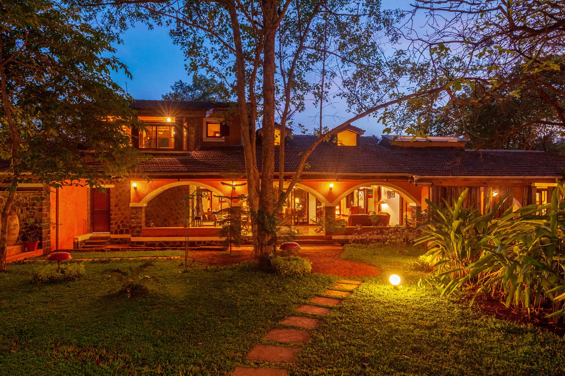 Villa Amarillo 4BR Rustikale Innenräume mit Pool und Rasen - Airbnb