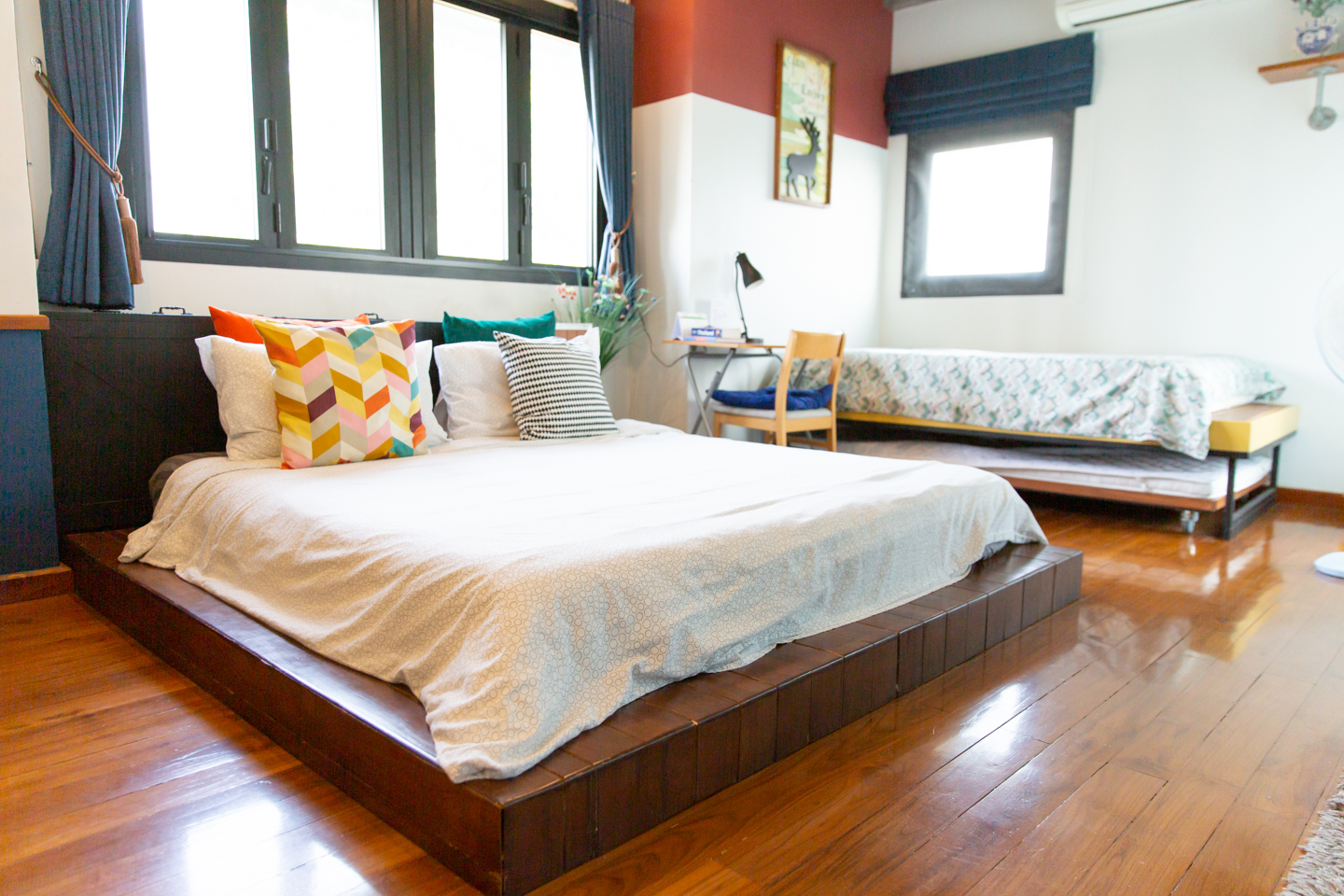 #302: Private balcony room on 3rd fl. (with cats!)