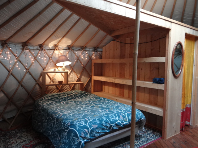 Very bright yurt 2km from the sea