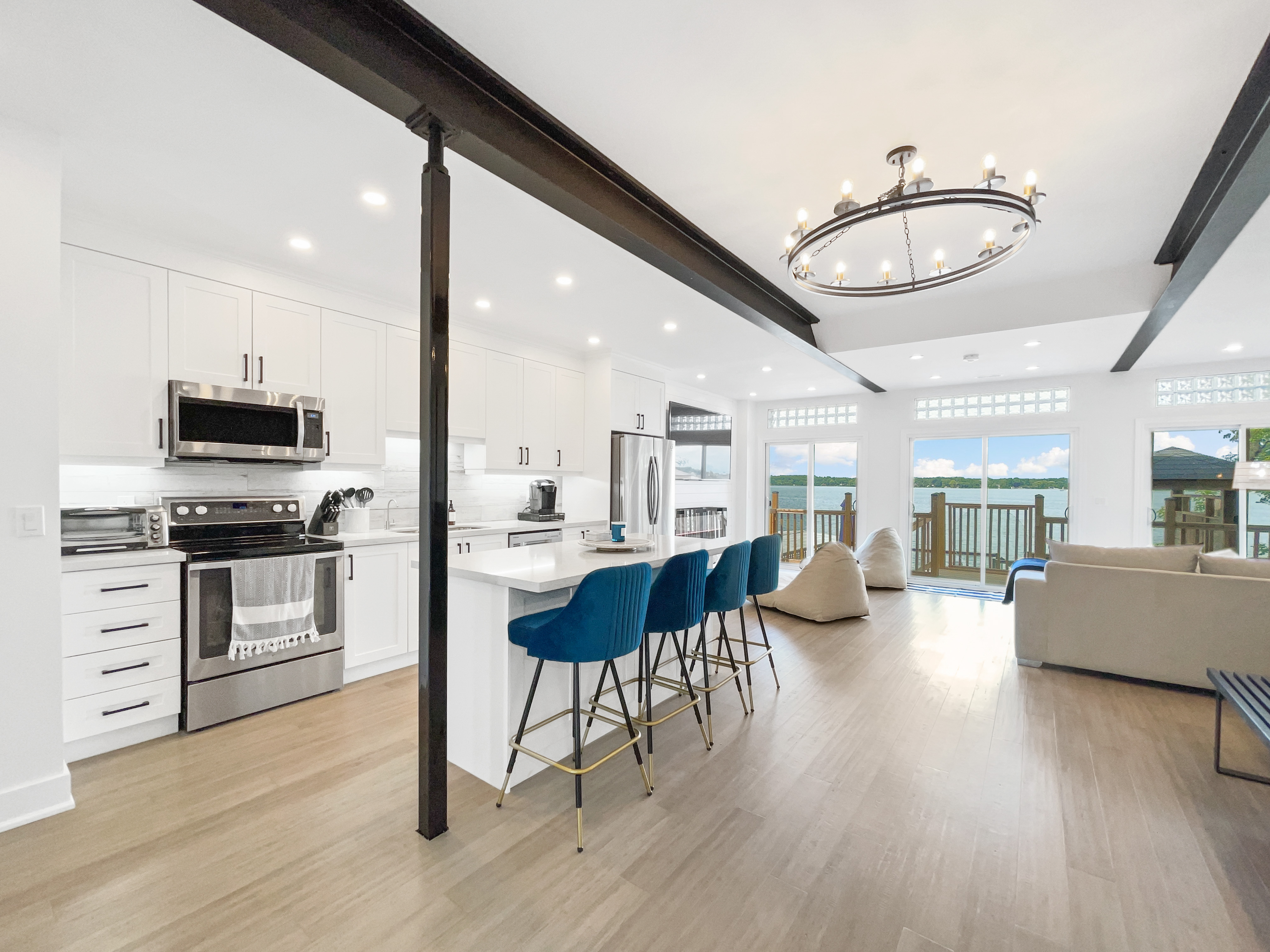 Modern Waterfront Luxury Lakehouse 60 Min GTA Cottages for Rent in Ontario