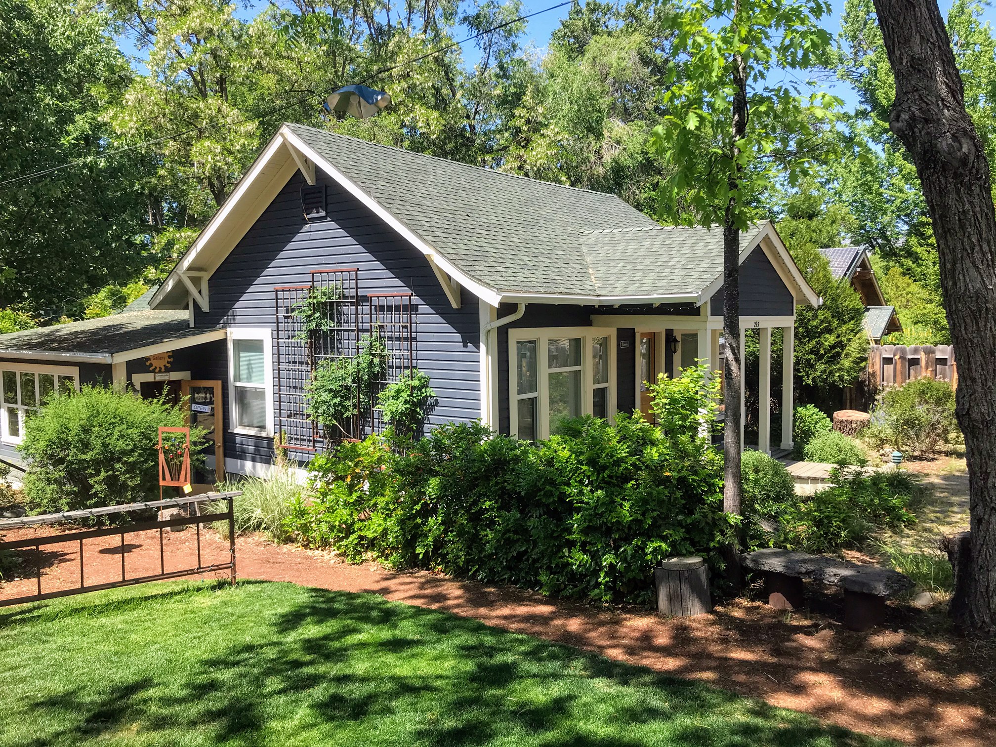 Abbott's Cottages Raven Cottages for Rent in Ashland, Oregon, United