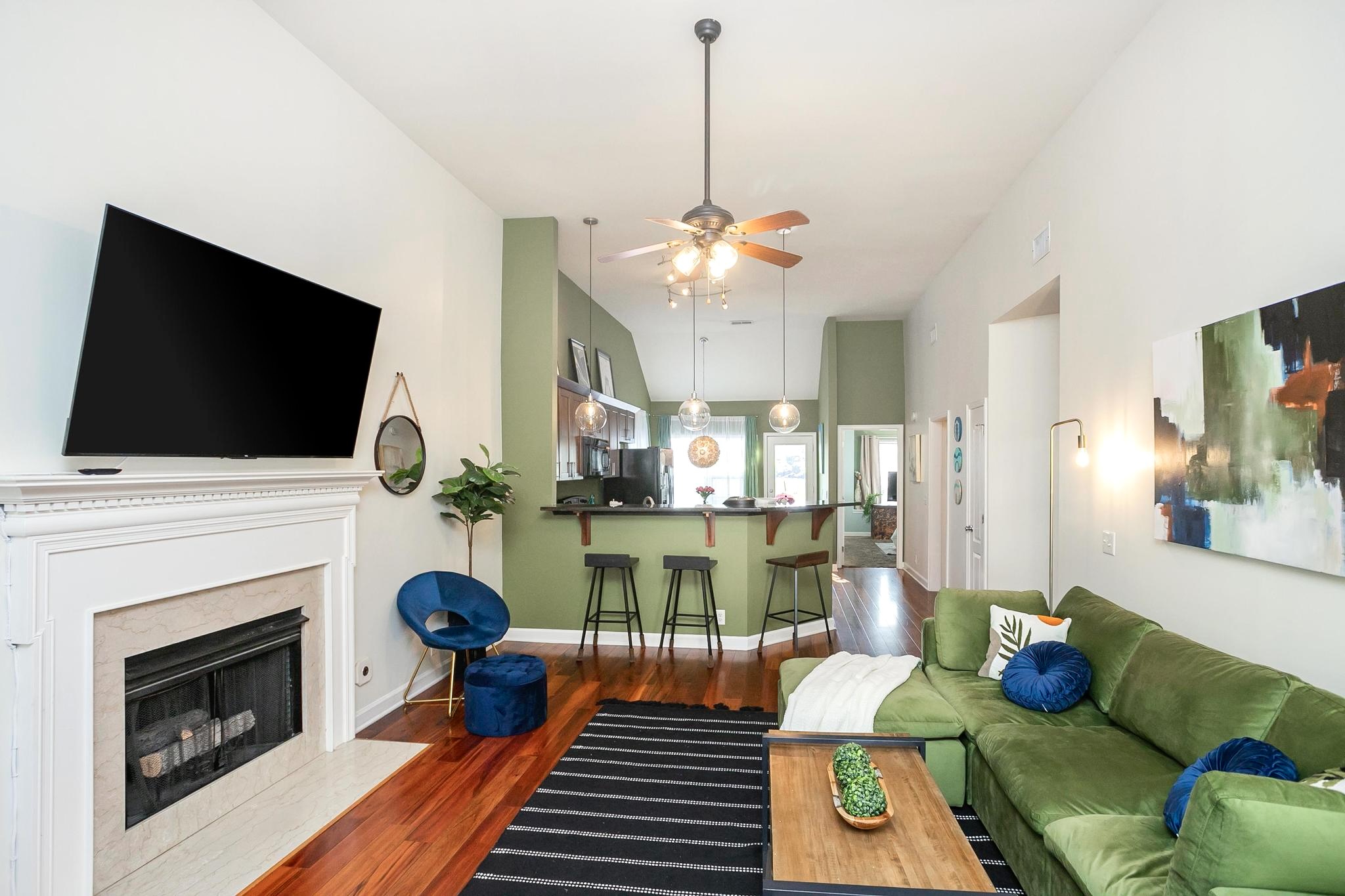Roomy One-Level * Near Downtown * Firepit & Fenced in District 17, Nashville