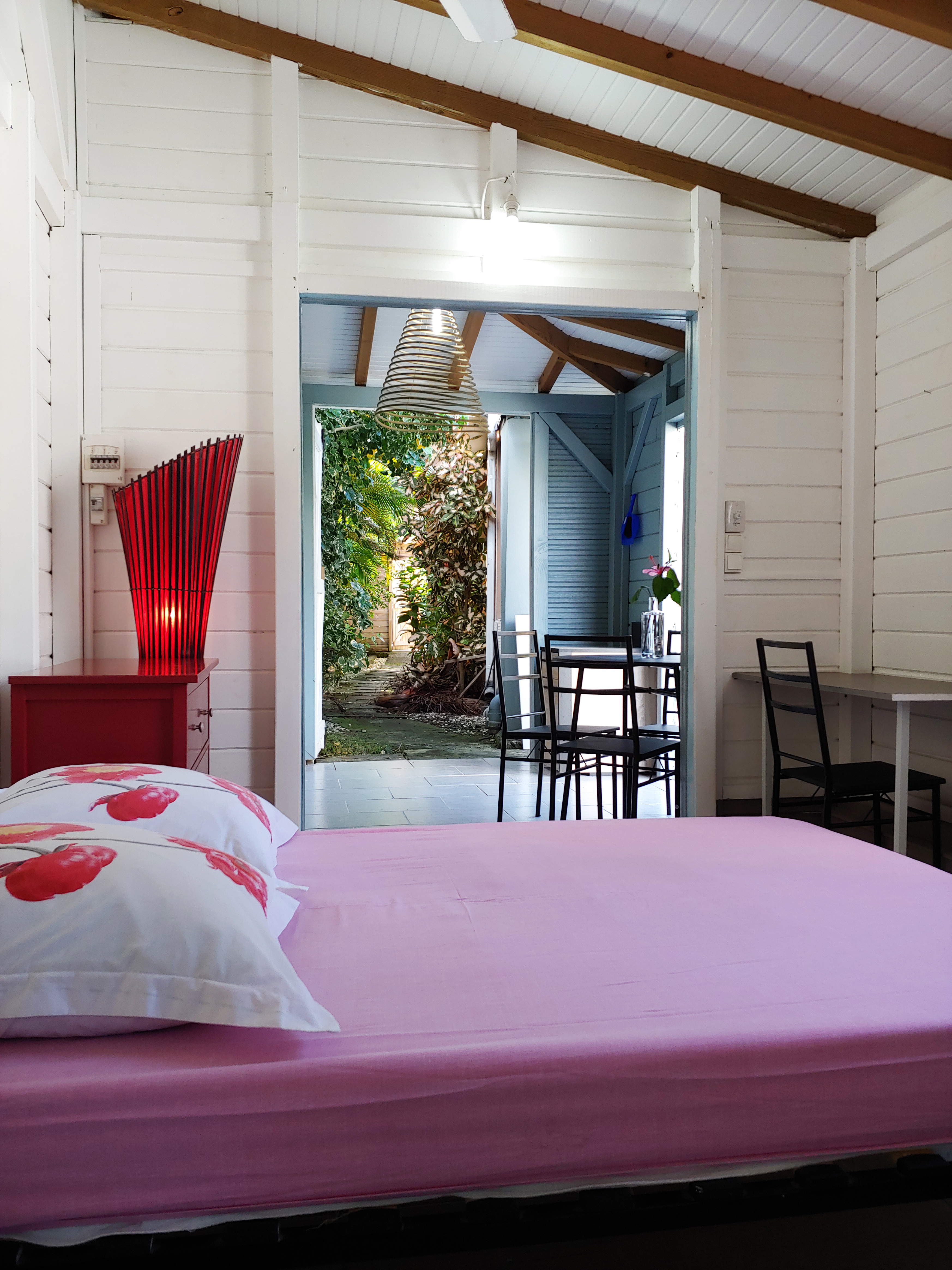 charming bungalow close to everything