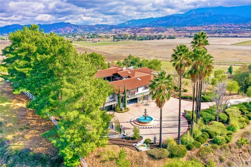 Glamorous Getty Villa of Wine Country Villas for Rent in Temecula