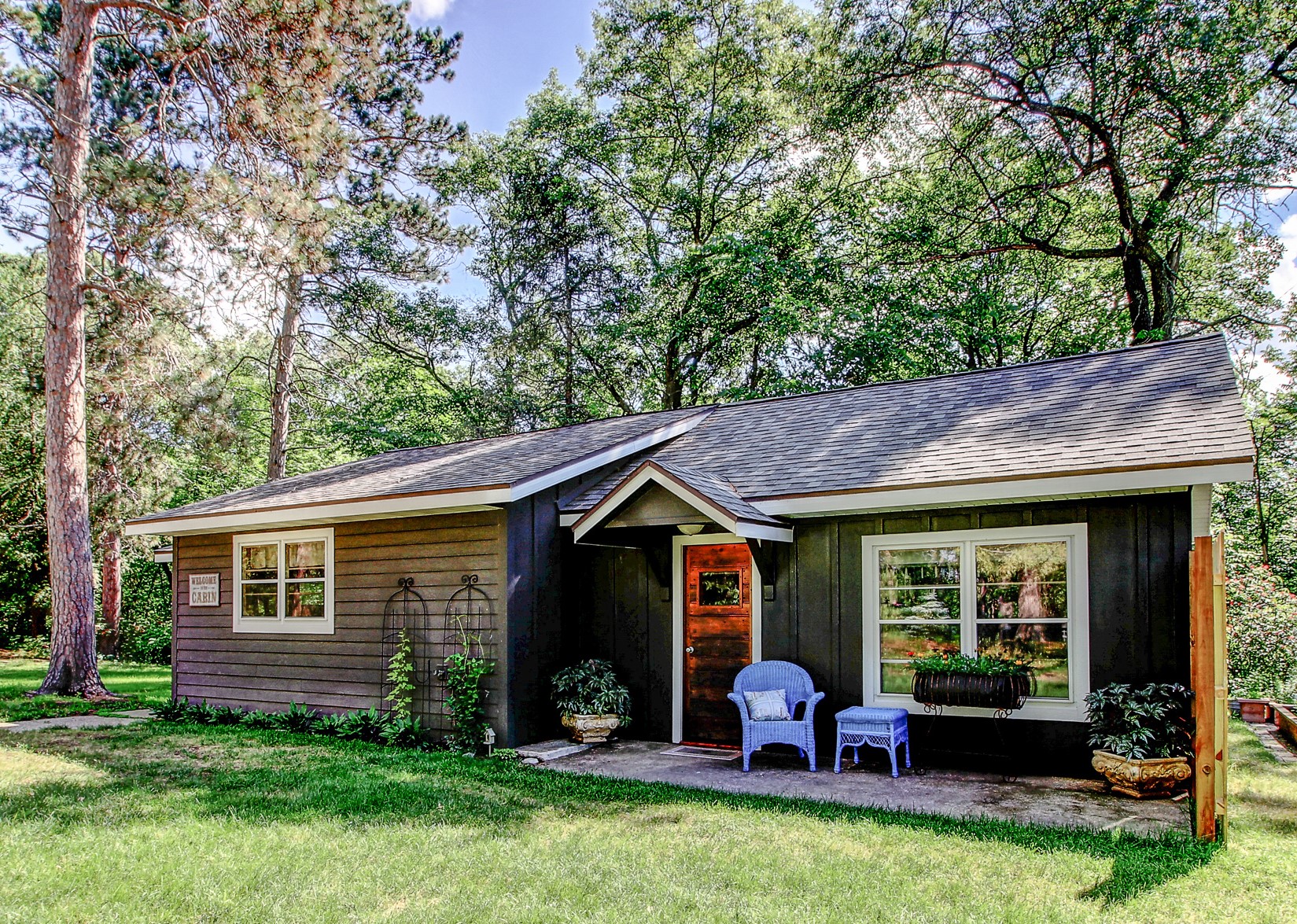 Adorable 1950's Vintage Cottage Cabins for Rent in Pequot Lakes