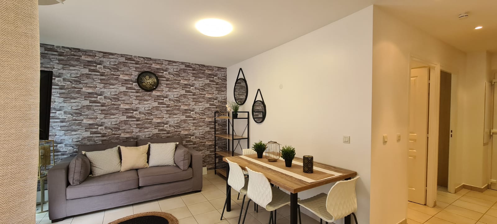 Mini villa sleeping 4 with pool, beach on foot