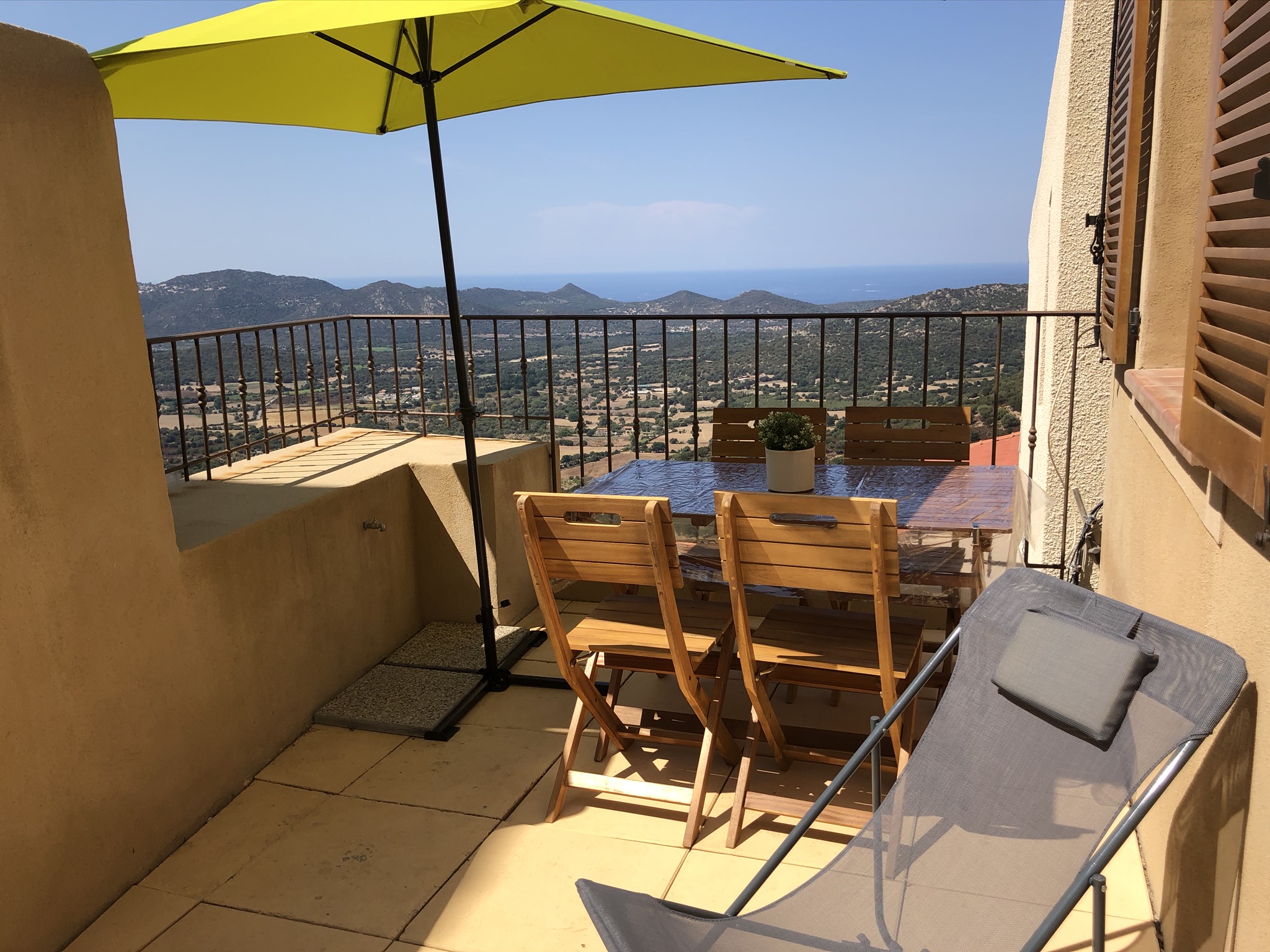 Charming apartment, terrace and sea view