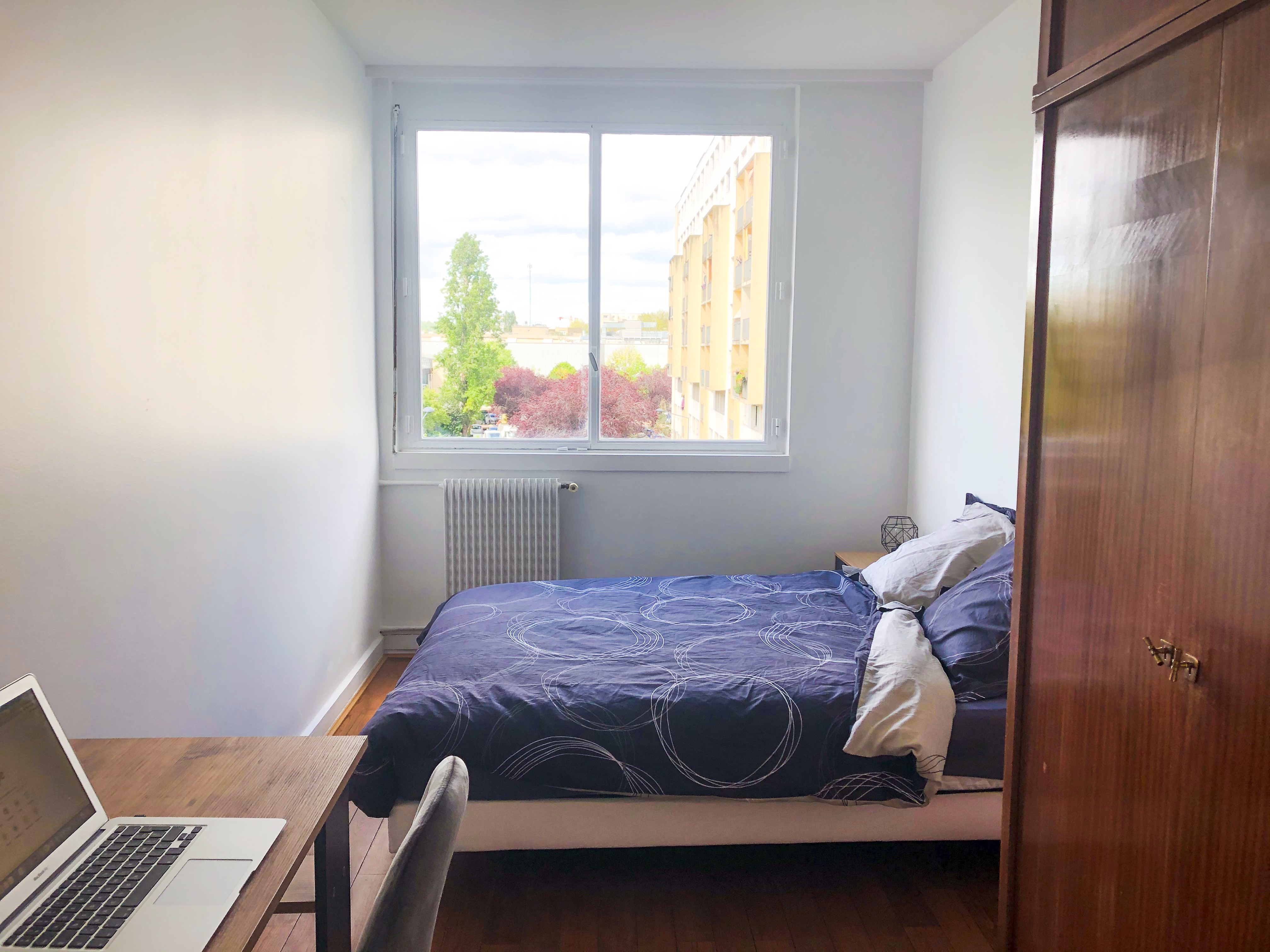 Nice 12m2 room with desk and a very large closet Apartments for Rent