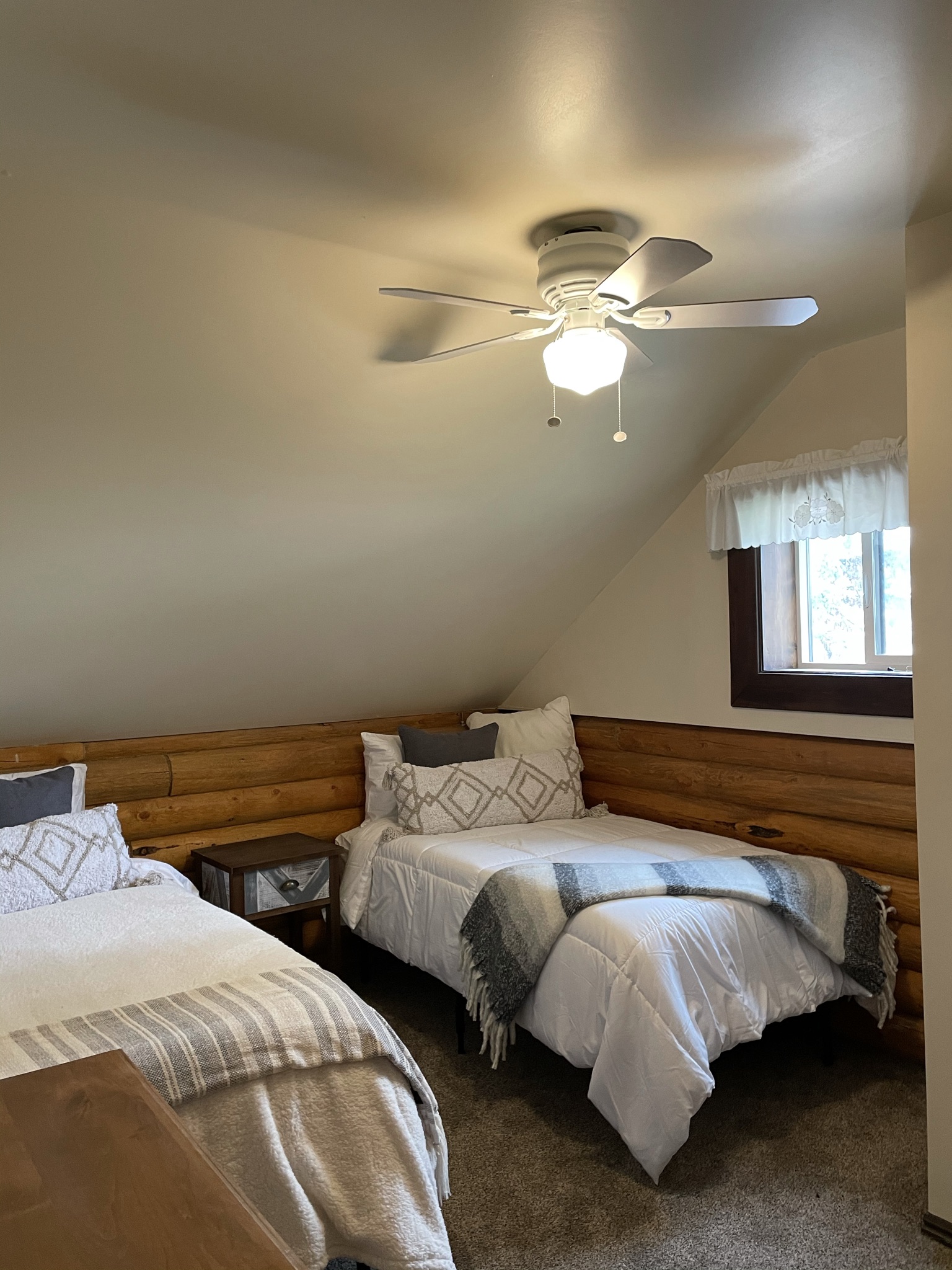 Cozy 3 Bedroom Cabin near Flaming Reservoir Cabins for Rent in