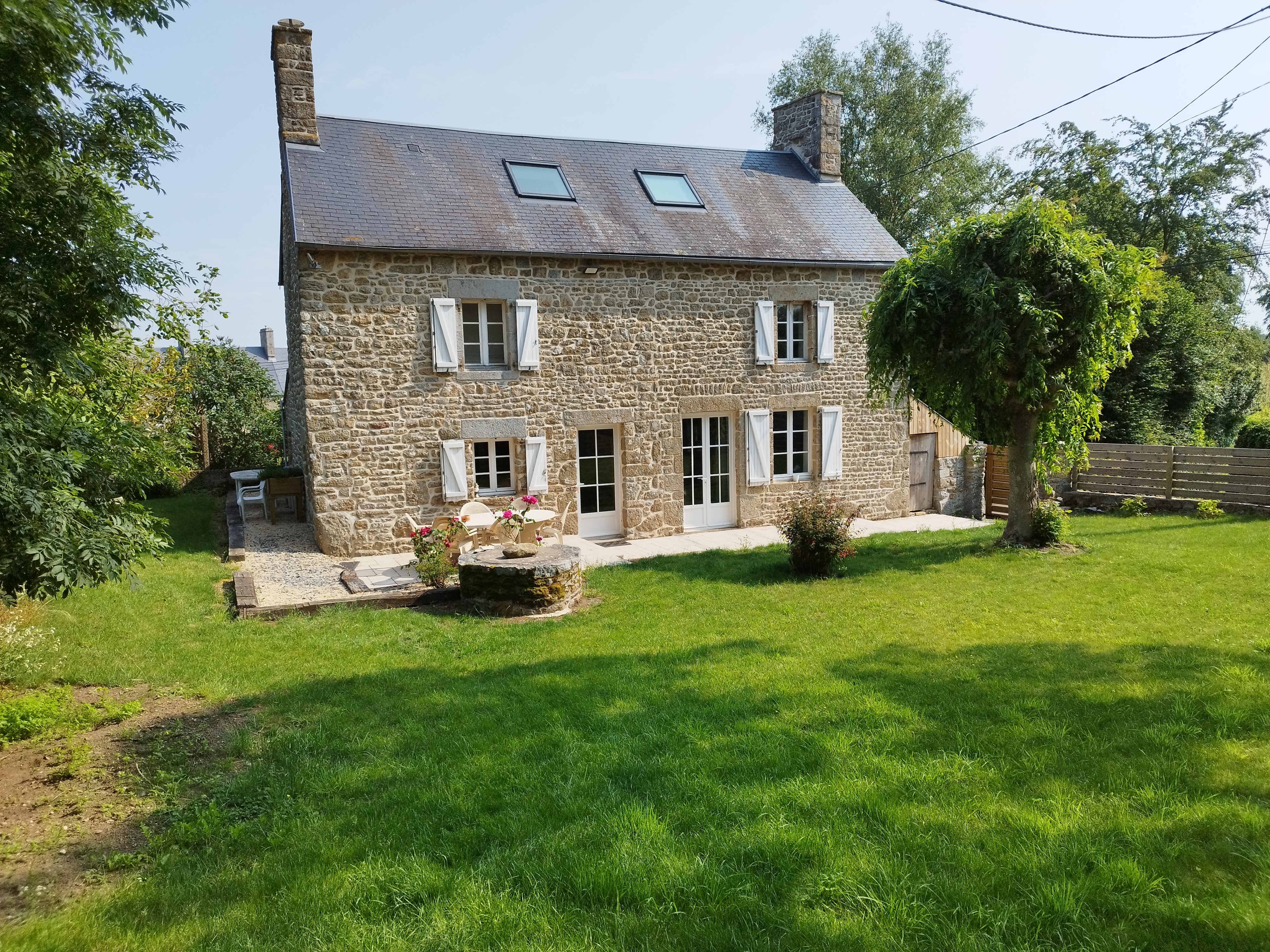 authentic house, close to sea, large enclosed garden