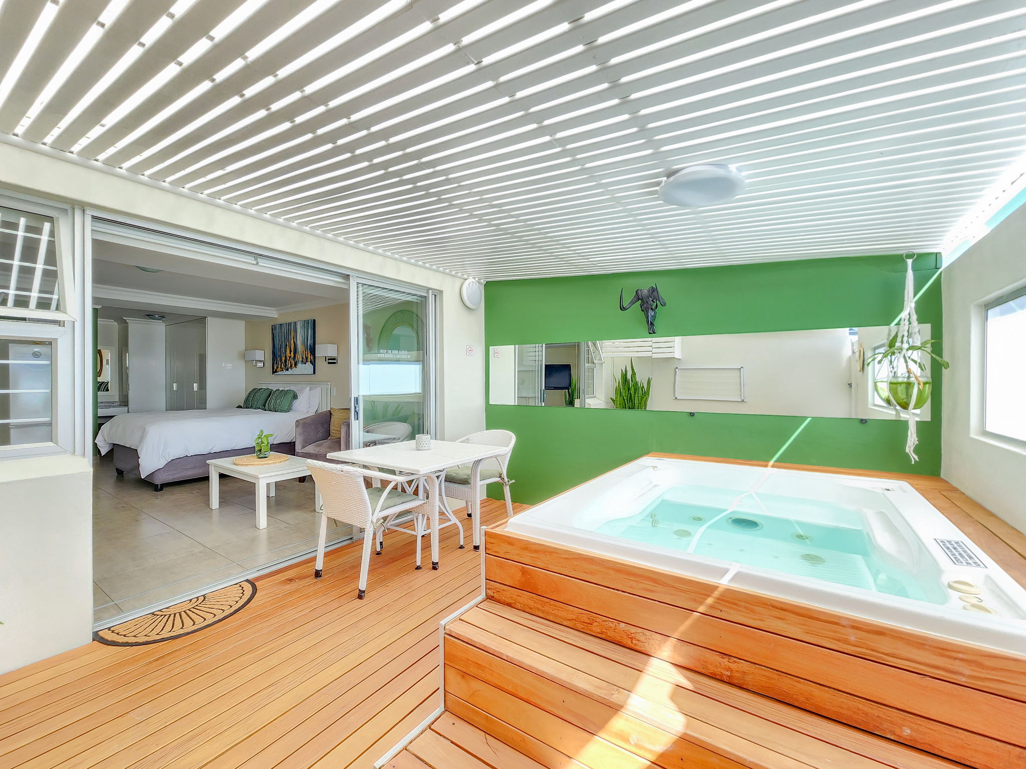 Modern studio with private jacuzzi