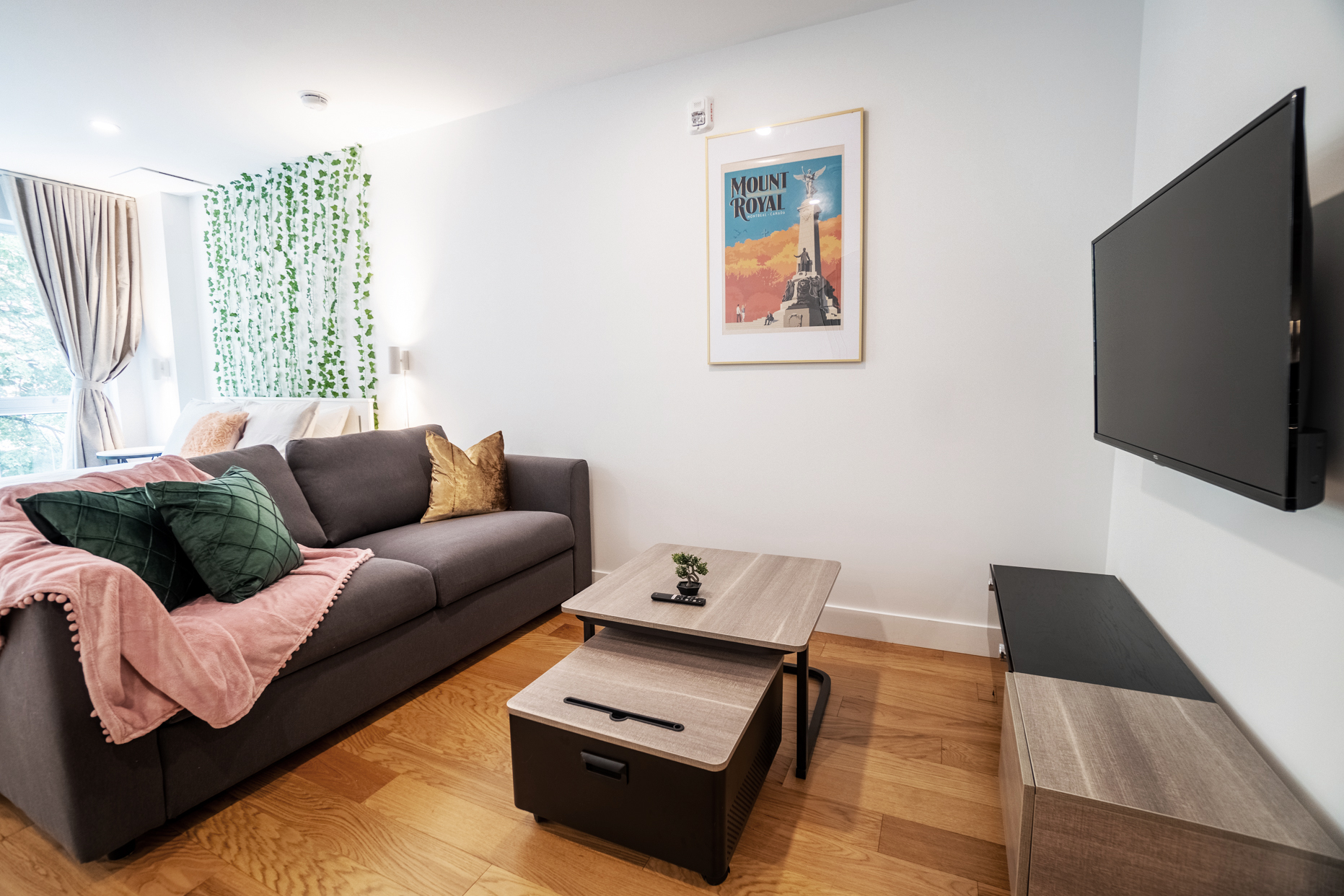 Chic Montreal Suite | Sleeps 4 | Walk to Old-Port