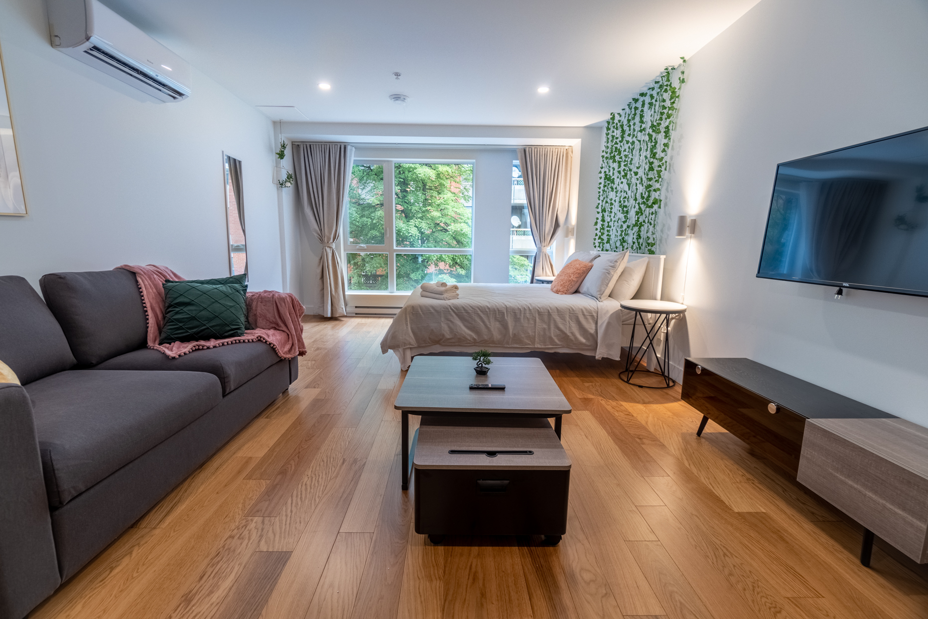Fantastic MTL Suite l Sleeps 4 l Walk to Old-Port