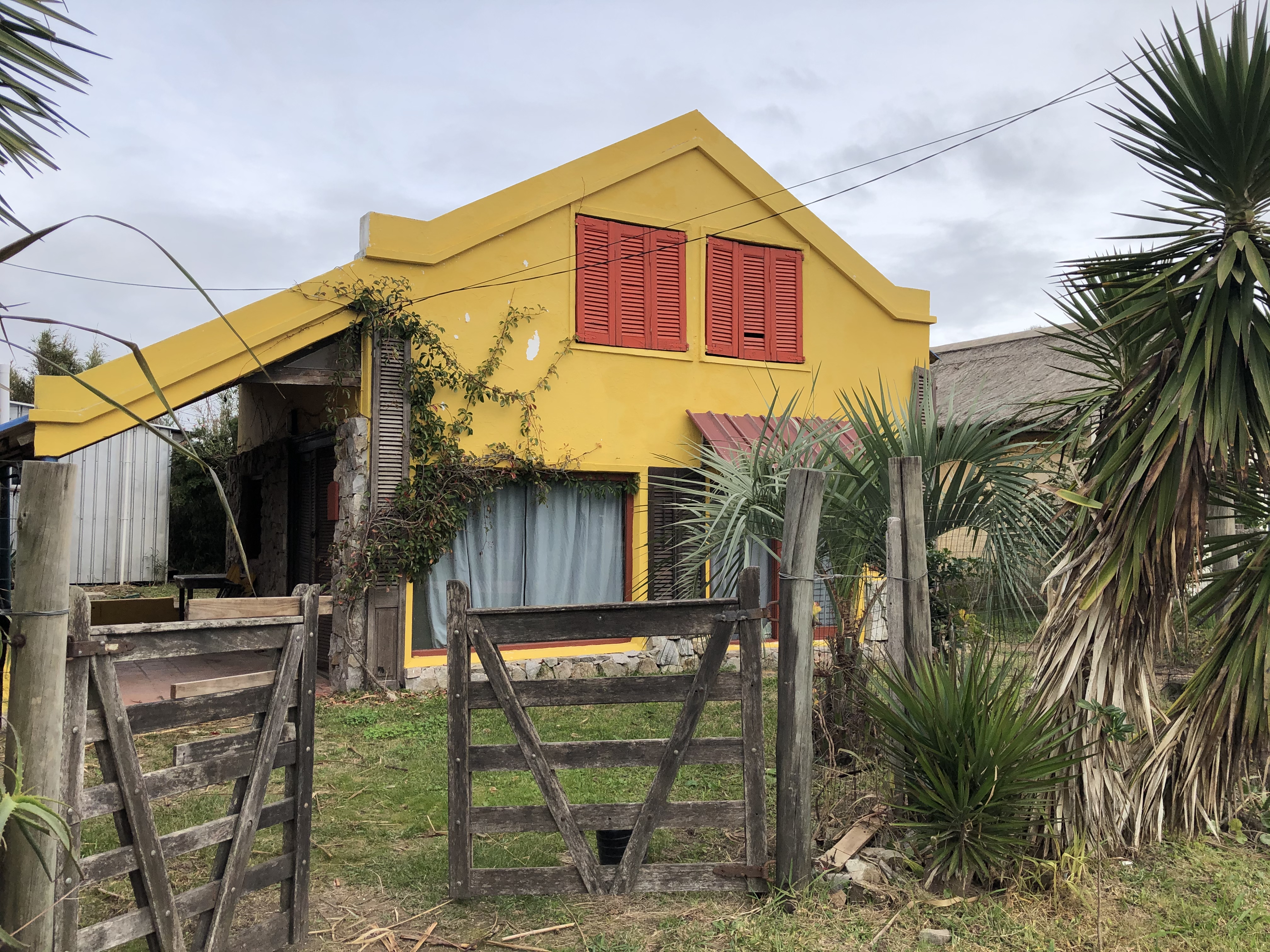 The wolves: Wide house two blocks from the sea