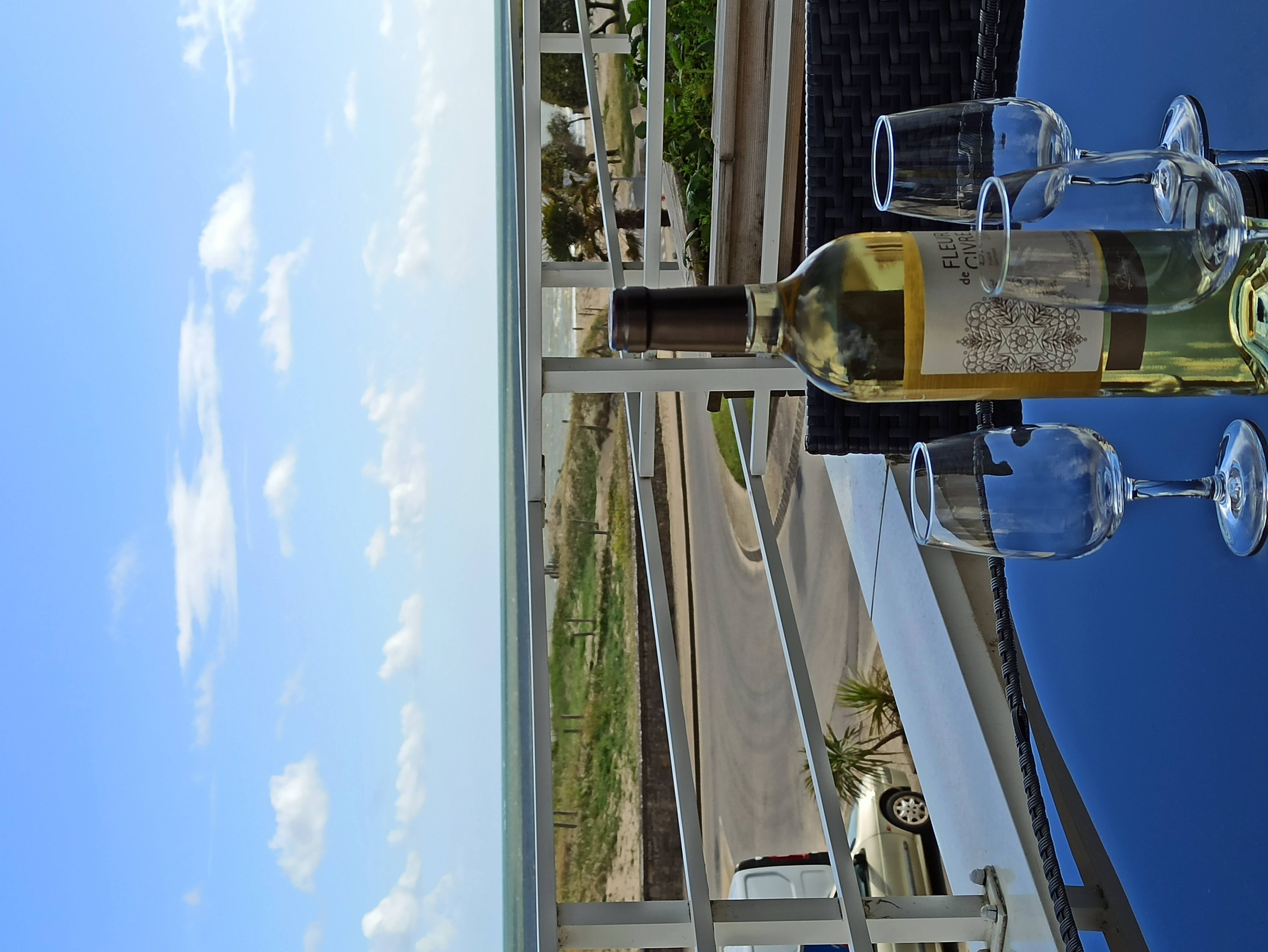 Sea view apartment 50 m from the beach