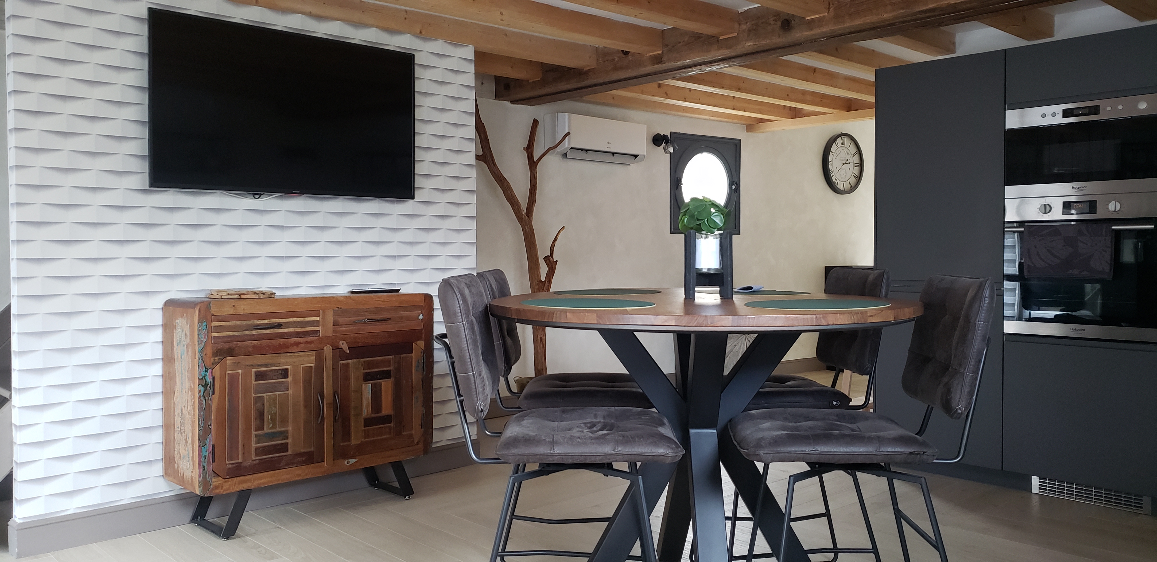 An atypical high-end air-conditioned T3 apartment