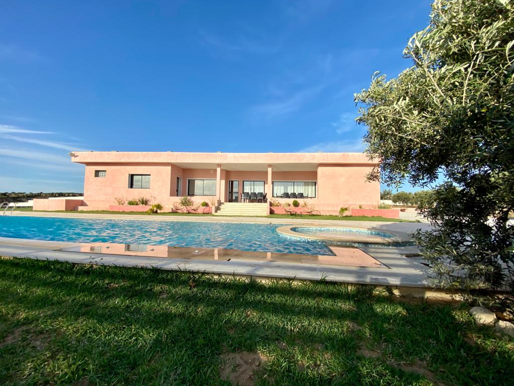 villa with very large swimming pool not overlooked