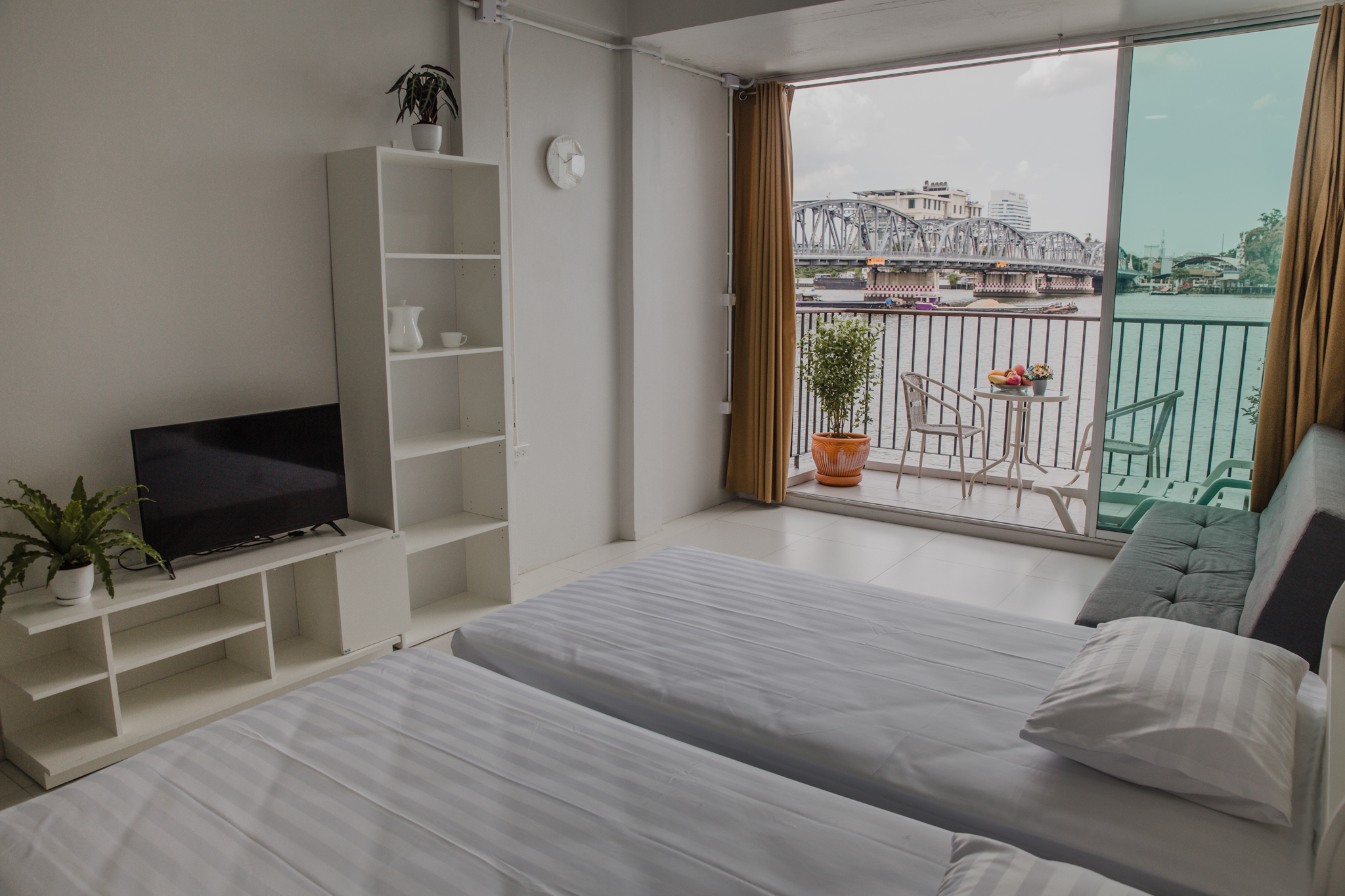 Private Studio Apartment By the River (2nd Floor)