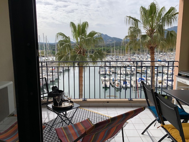 INDUS Apartment, Sea Port and Mountain Views
