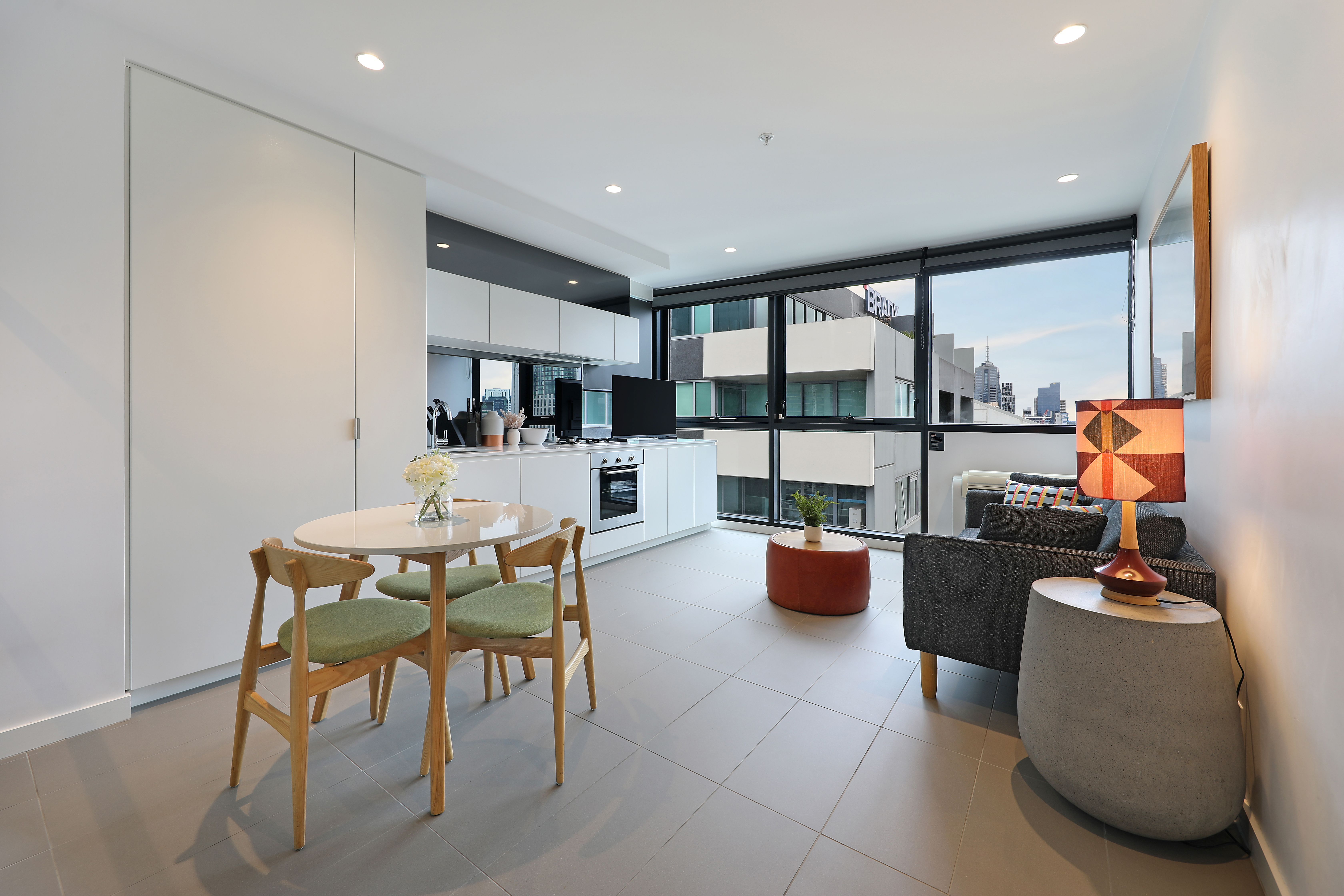 1-Bedroom CBD View Suite - Fantastic Location