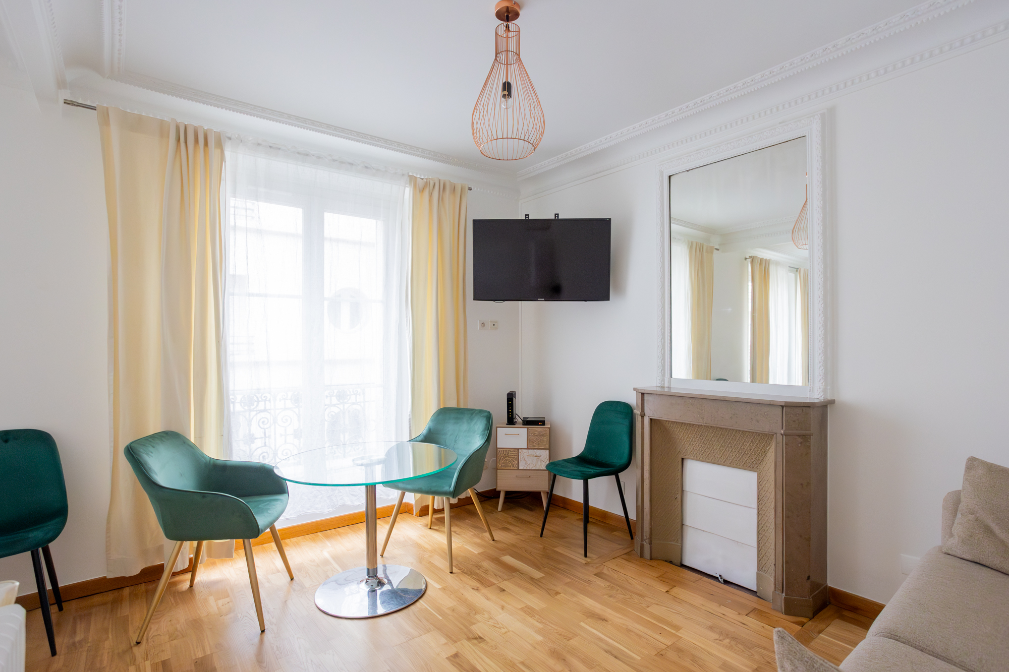 Luxurious Apart by Champs Elysées in Batignolles-Monceau, Paris
