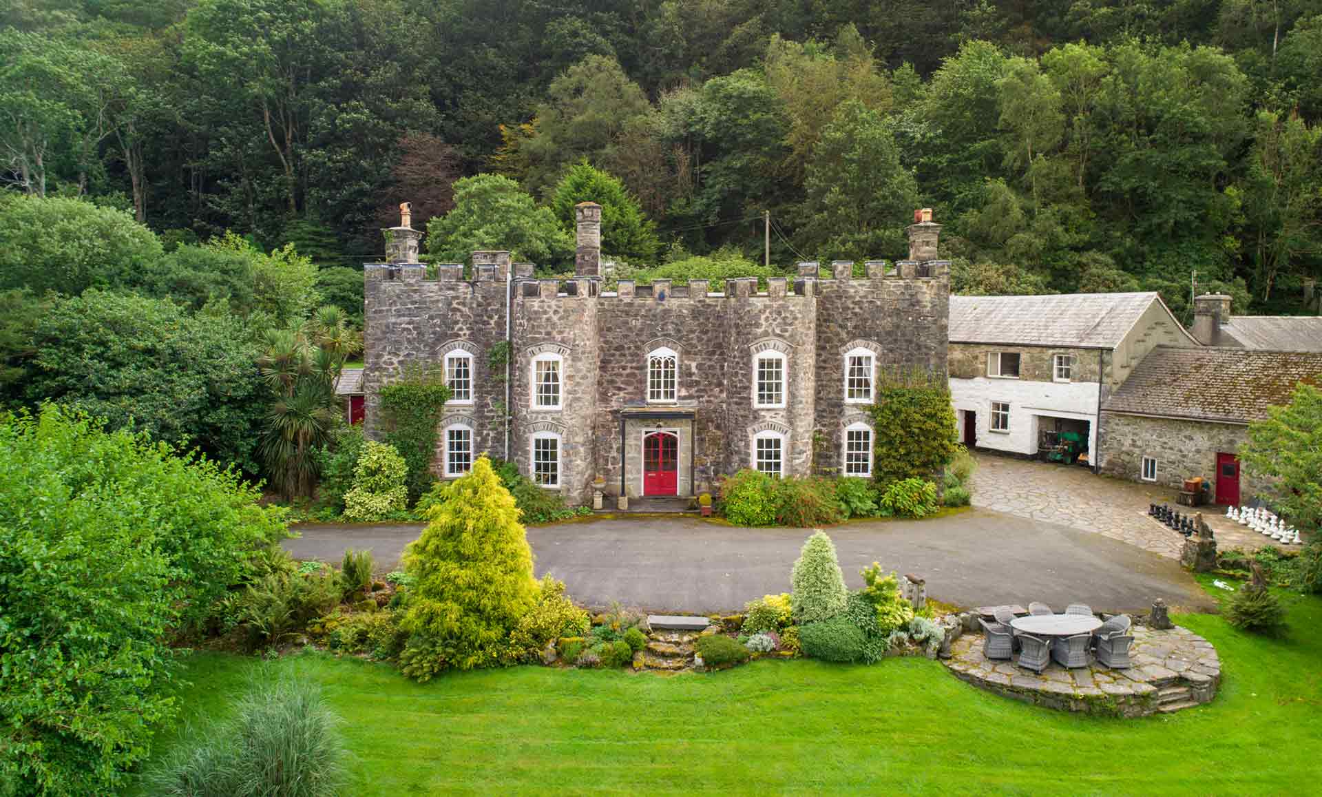 Four Poster Mawddach Suite in Arthog Hall Houses for Rent in Gwynedd