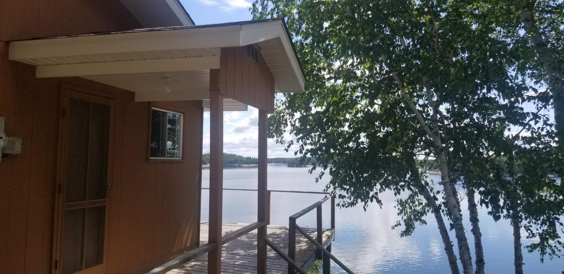 3 bedroom 20 min from downtown Kenora