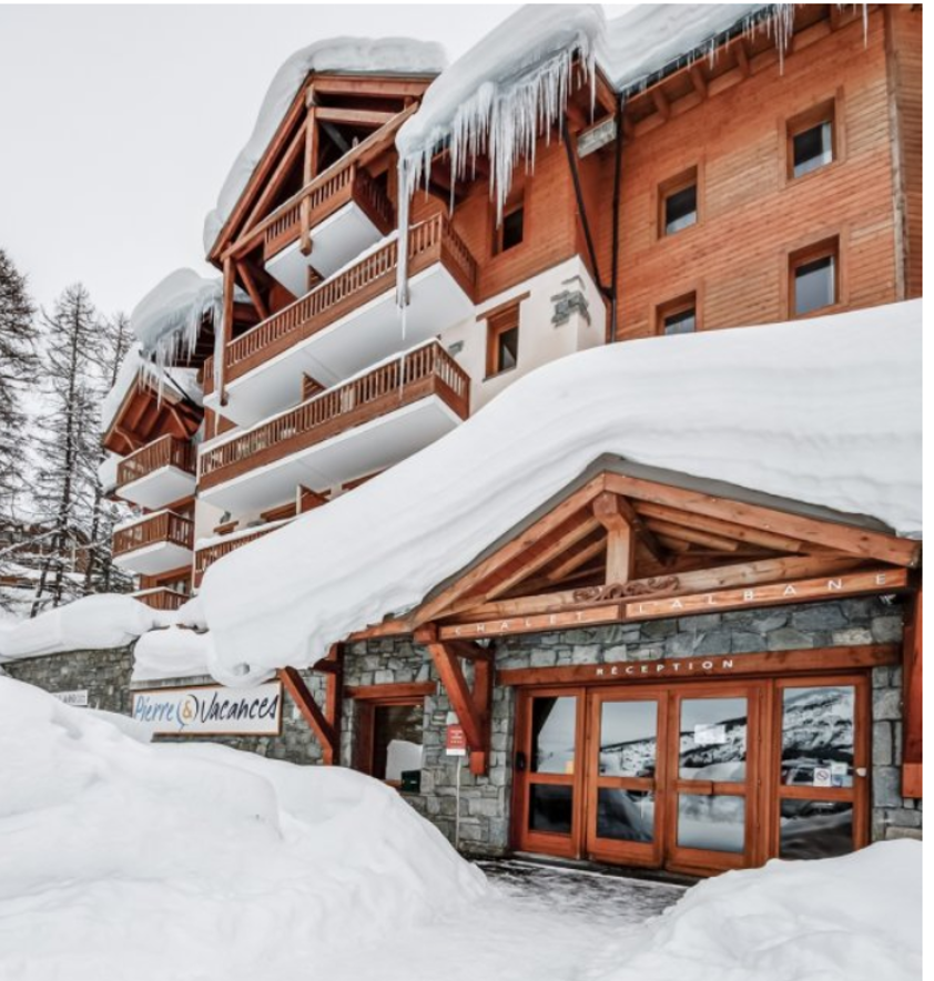 Vars l 'Albane, foot of the slopes with pool
