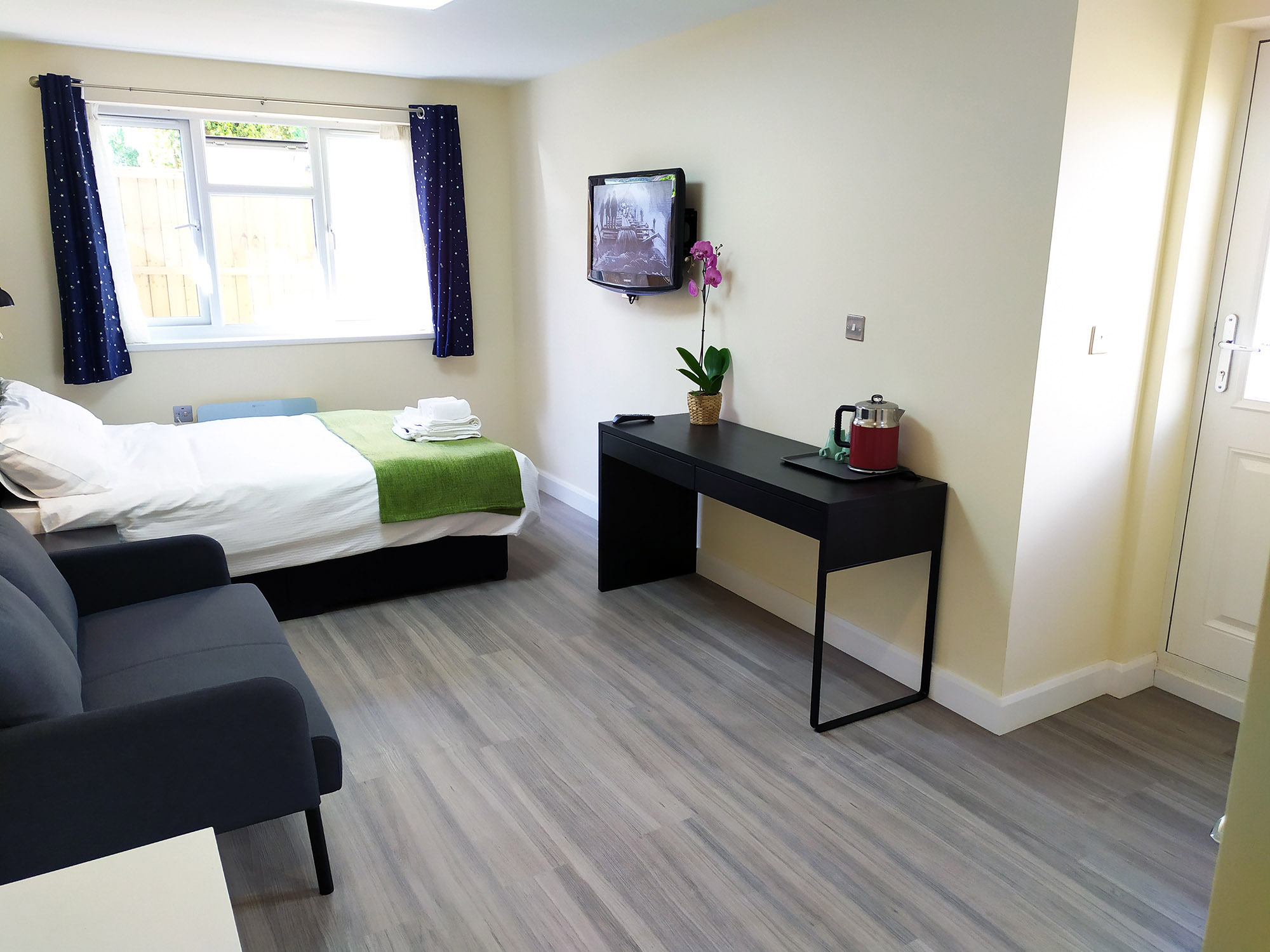 Yew Studio - Self contained one bed with parking