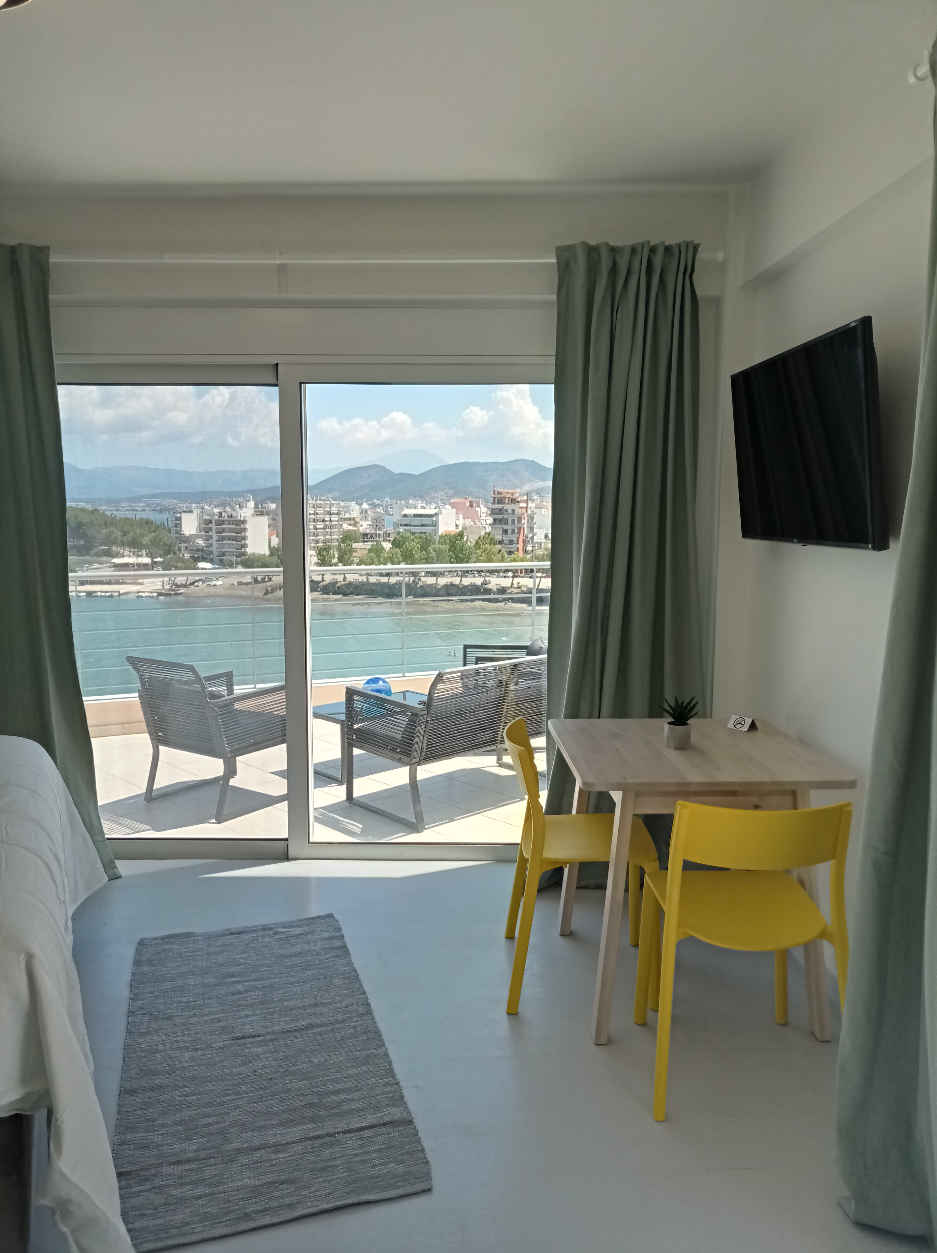Casa Paraskevi - Beachfront modern penthouse