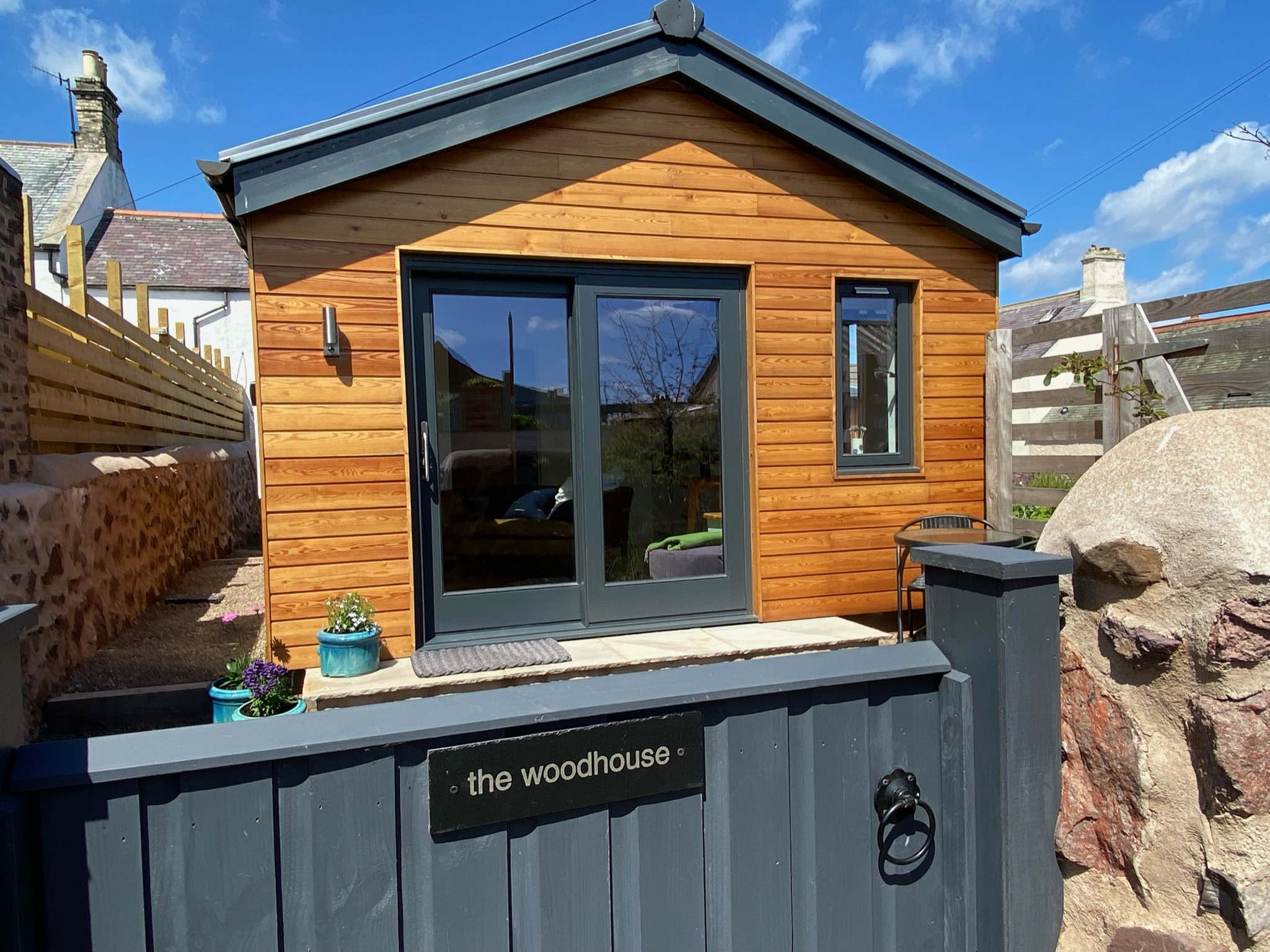 Beautiful small selfcontained house in St Abbs Guesthouses for Rent
