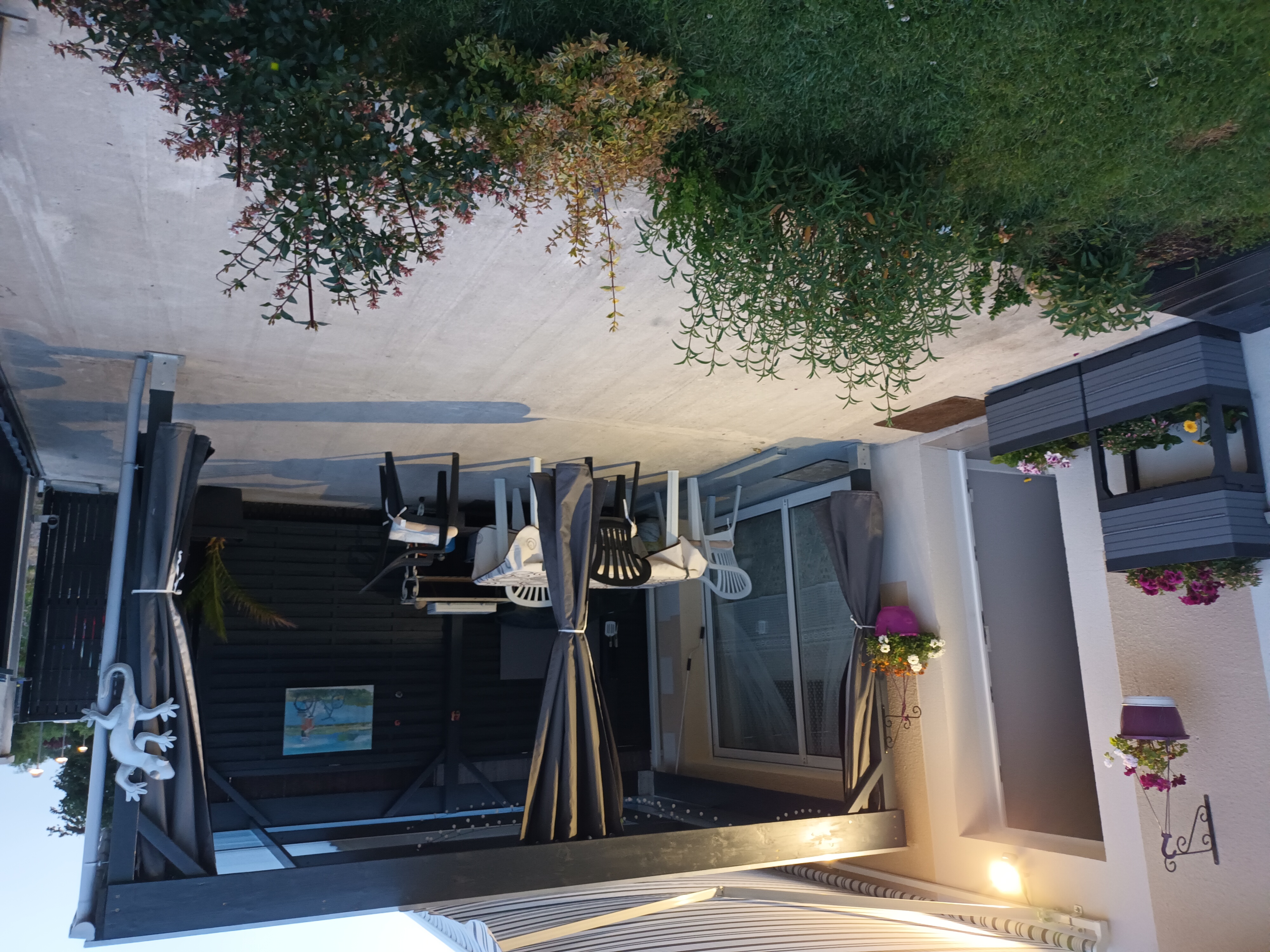 BEDROOM WITH karport  on the terrace and GARDEN