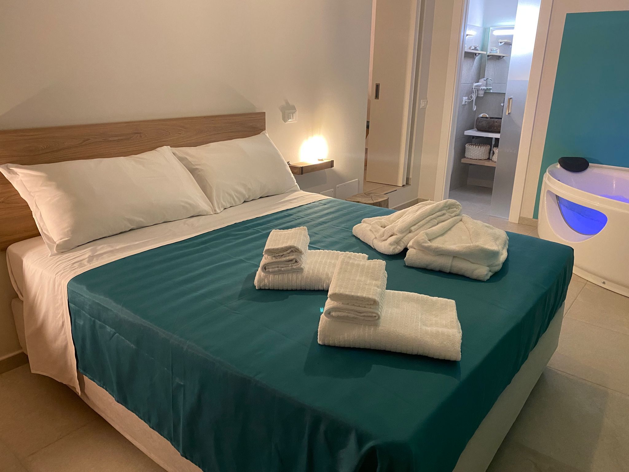 NEW WAS 
Lovely apartment with spa corner
