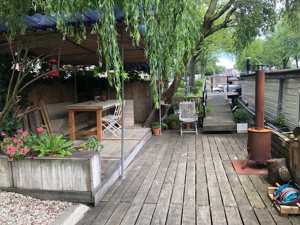 Luxury Amsterdam Houseboat + Private Green Garden — Amsterdam stay