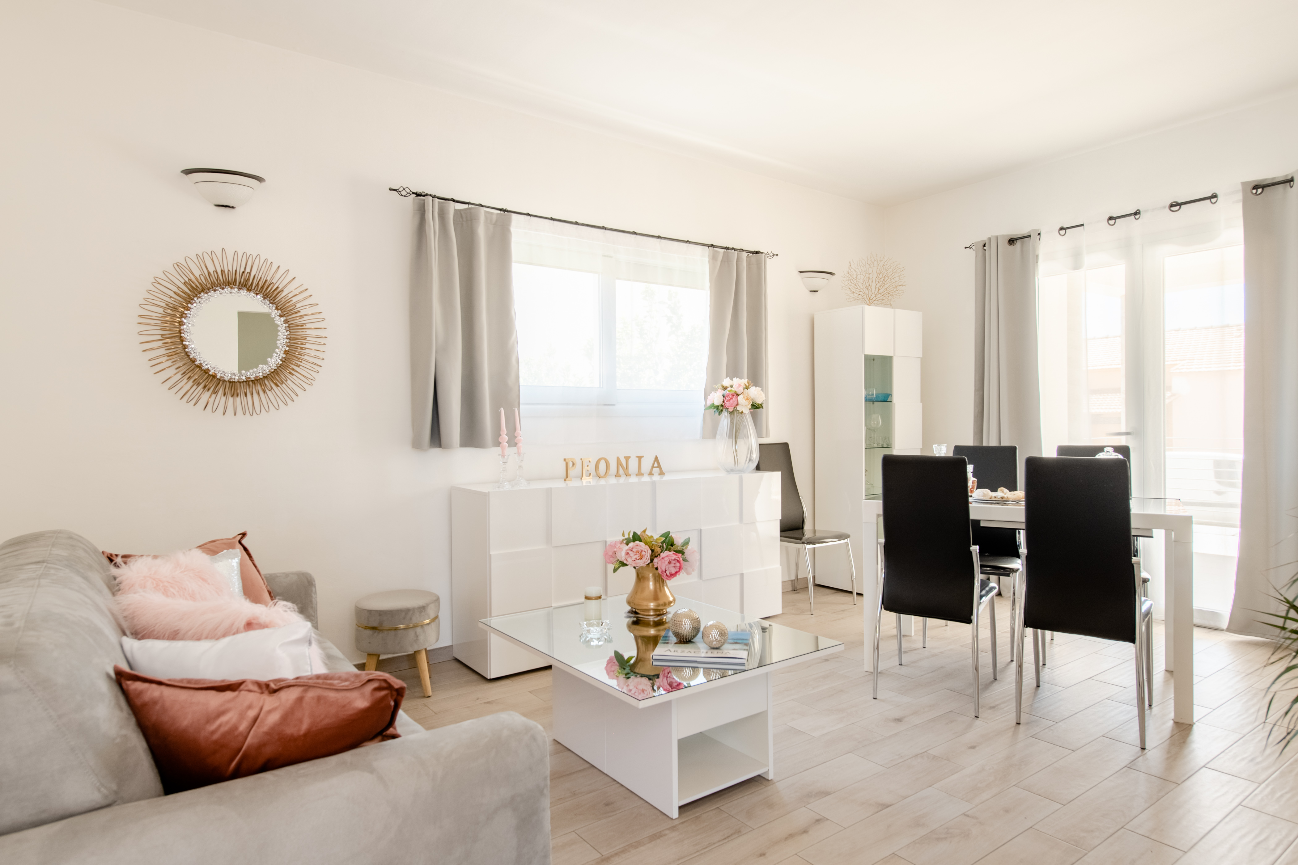 Peonia House