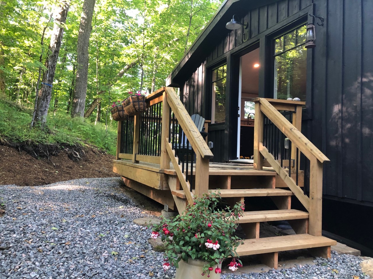 Comfortable, private flat in Muskoka with hot tub.