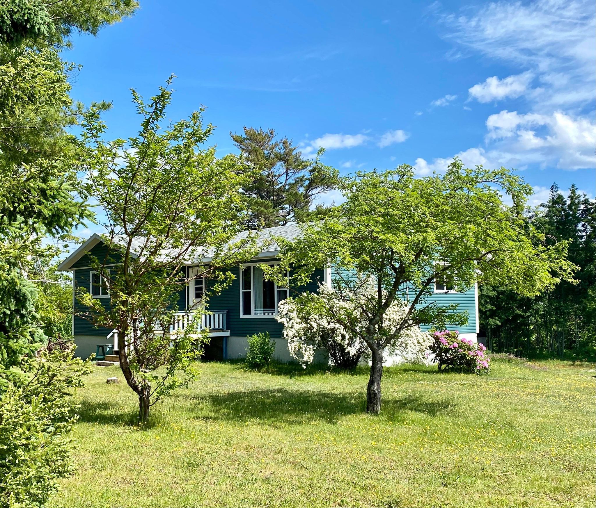 Kaye's Cozy Cottage Kings Point Beach Road Houses for Rent in