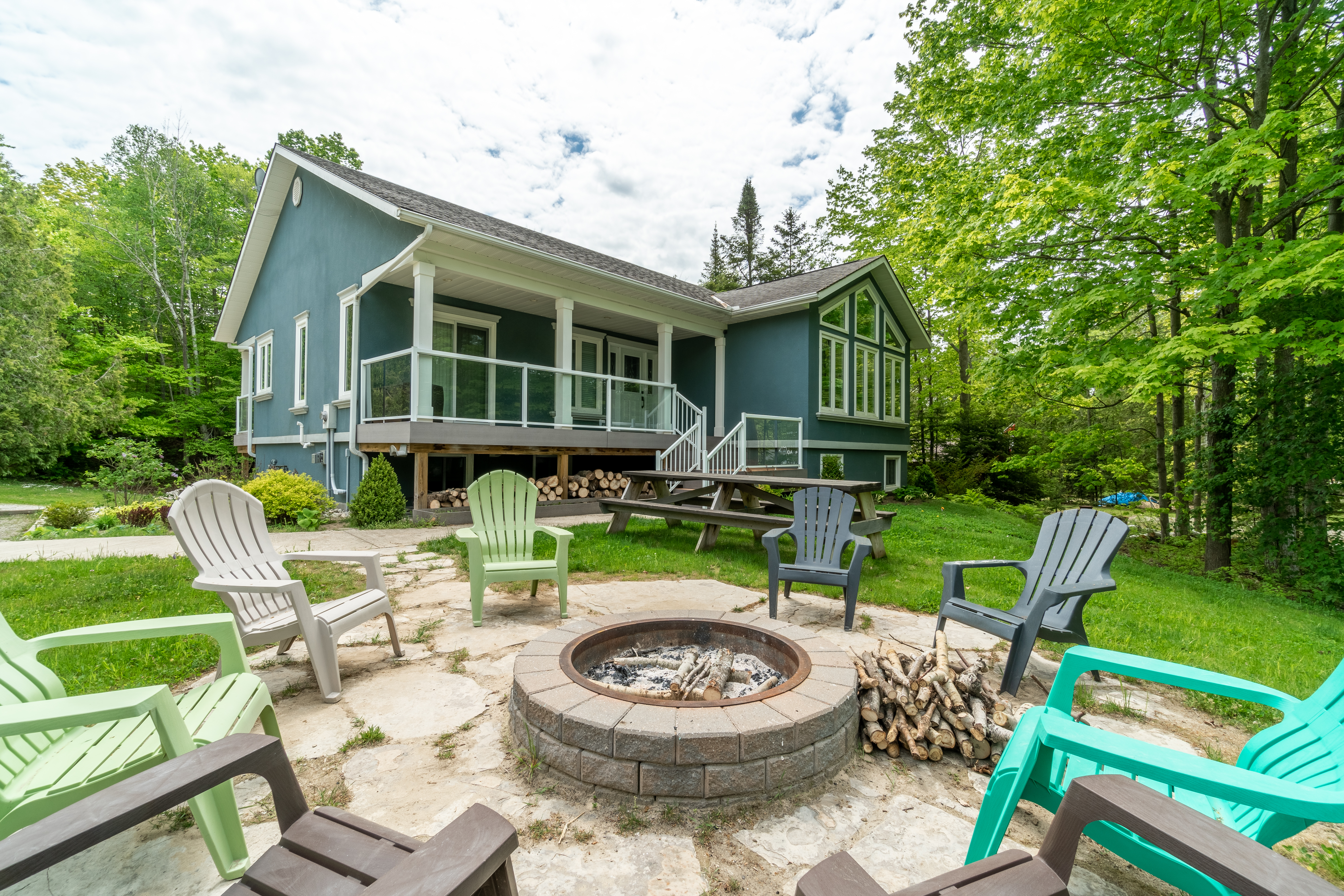 Coconut Cottage - walk to the beach!