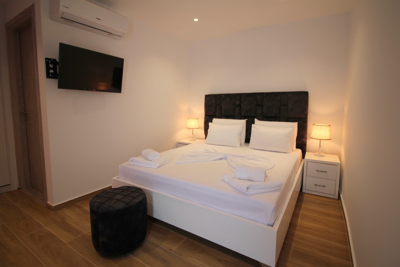 NEW Seaside Room/Patio on Blvd “Hasan Tahsini” - Boutique-Hotels zur