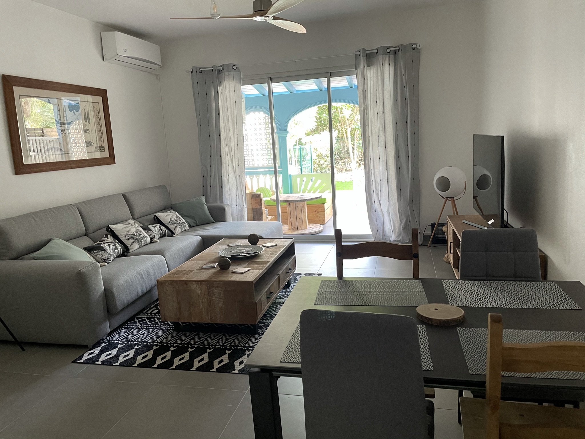 House on Orient Baie, ideally located